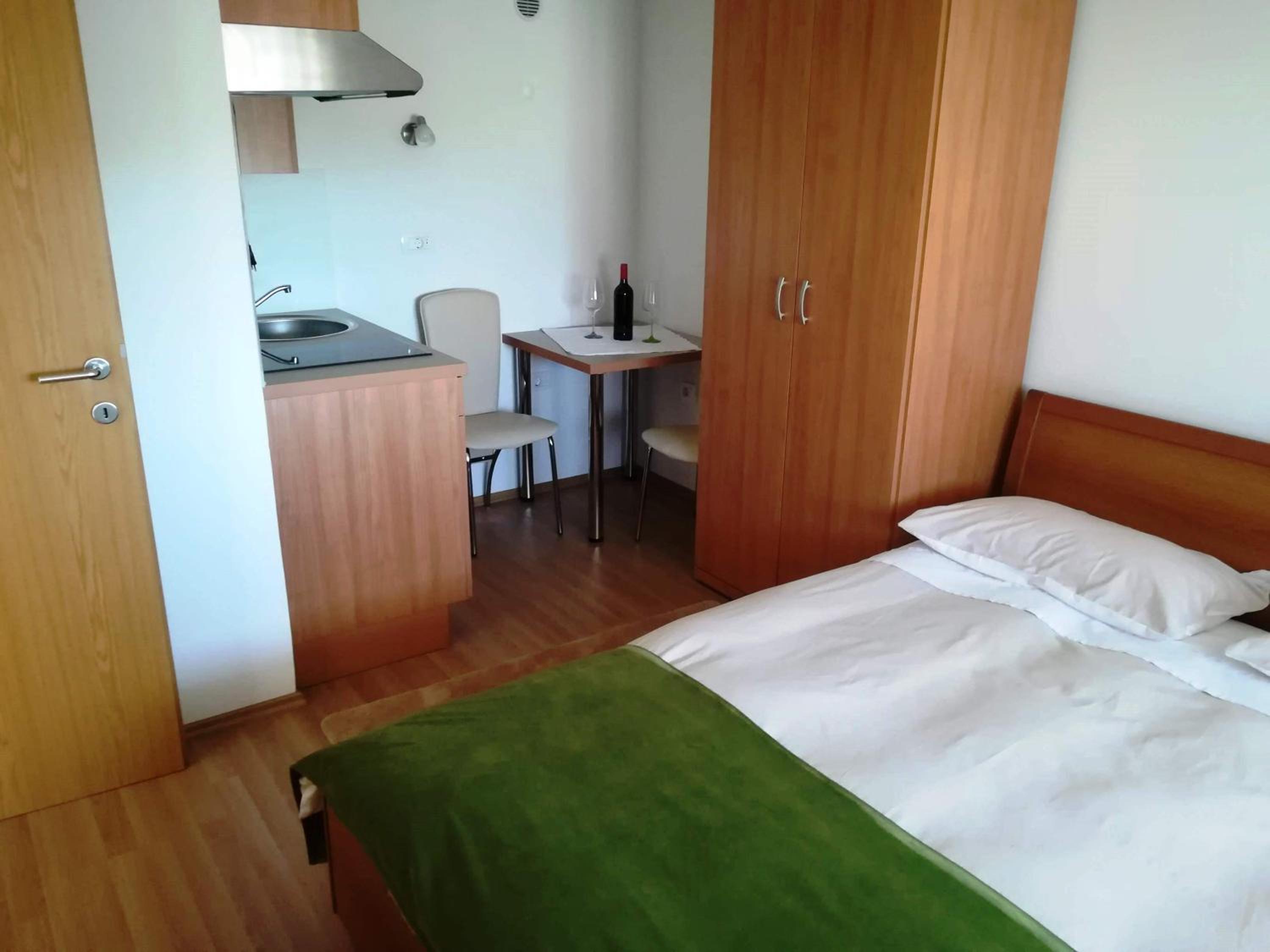 One-Bedroom Apartment - Photo 1