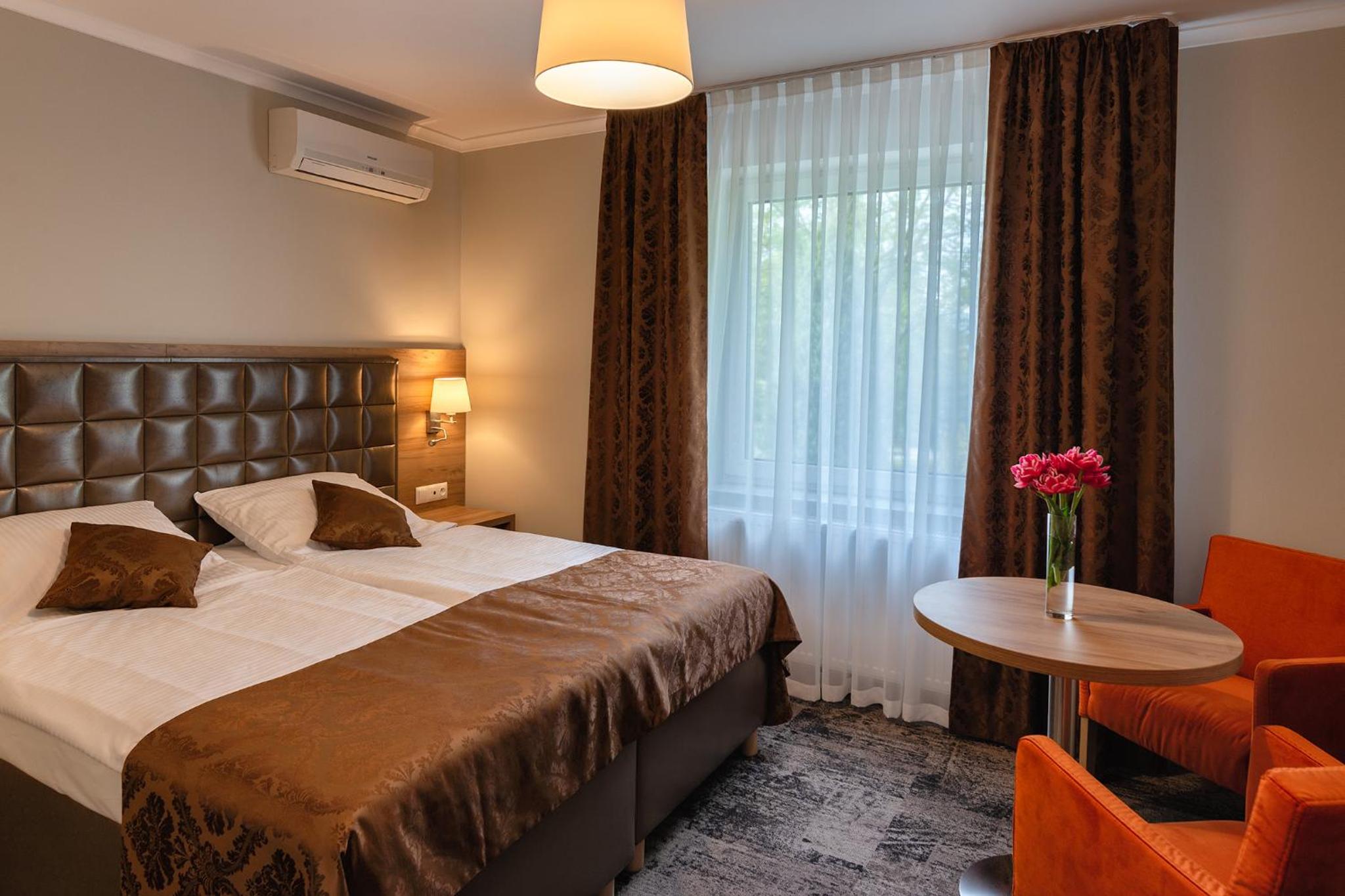 Double or Twin Room - Photo 5