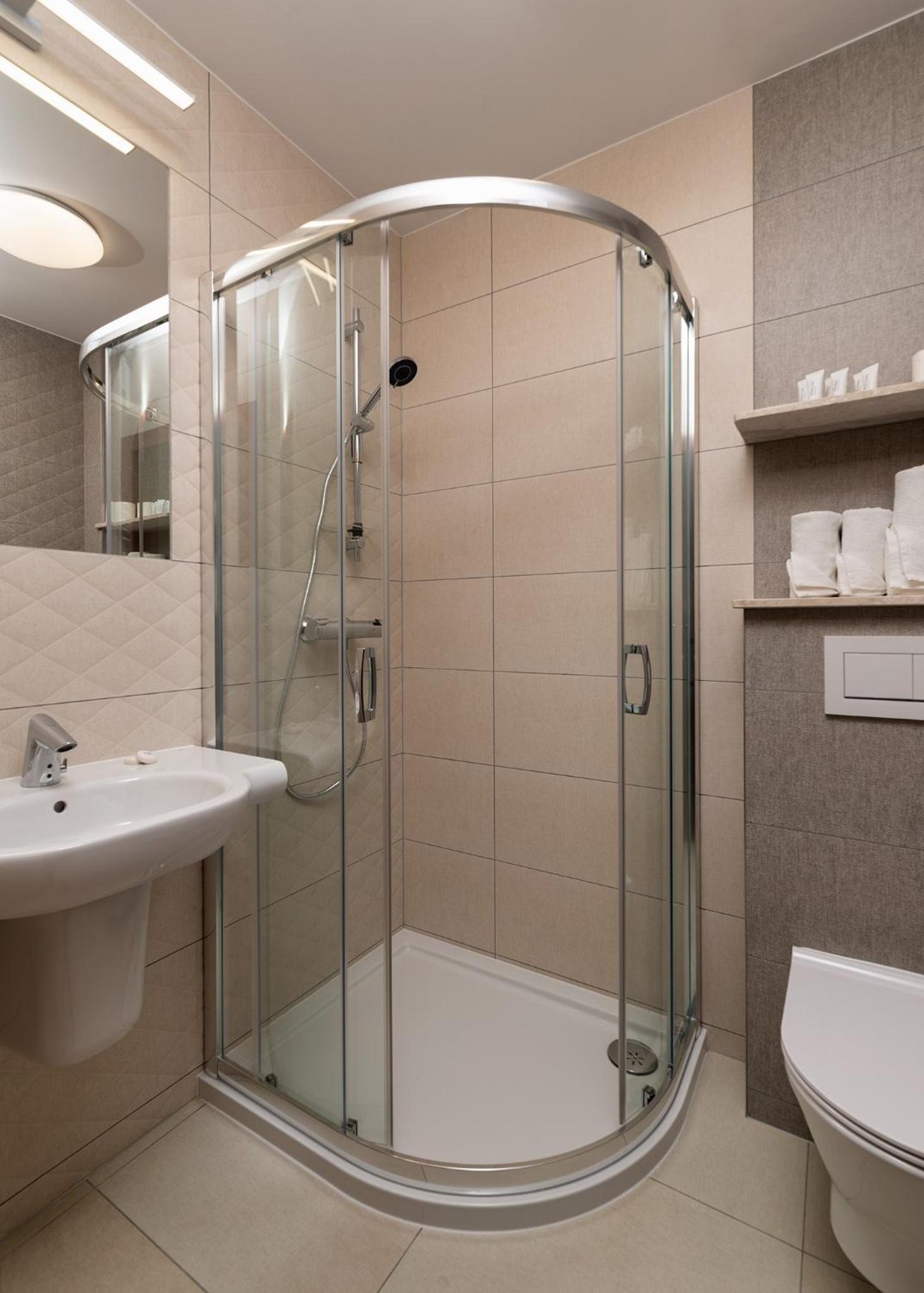 Double or Twin Room - Photo 4