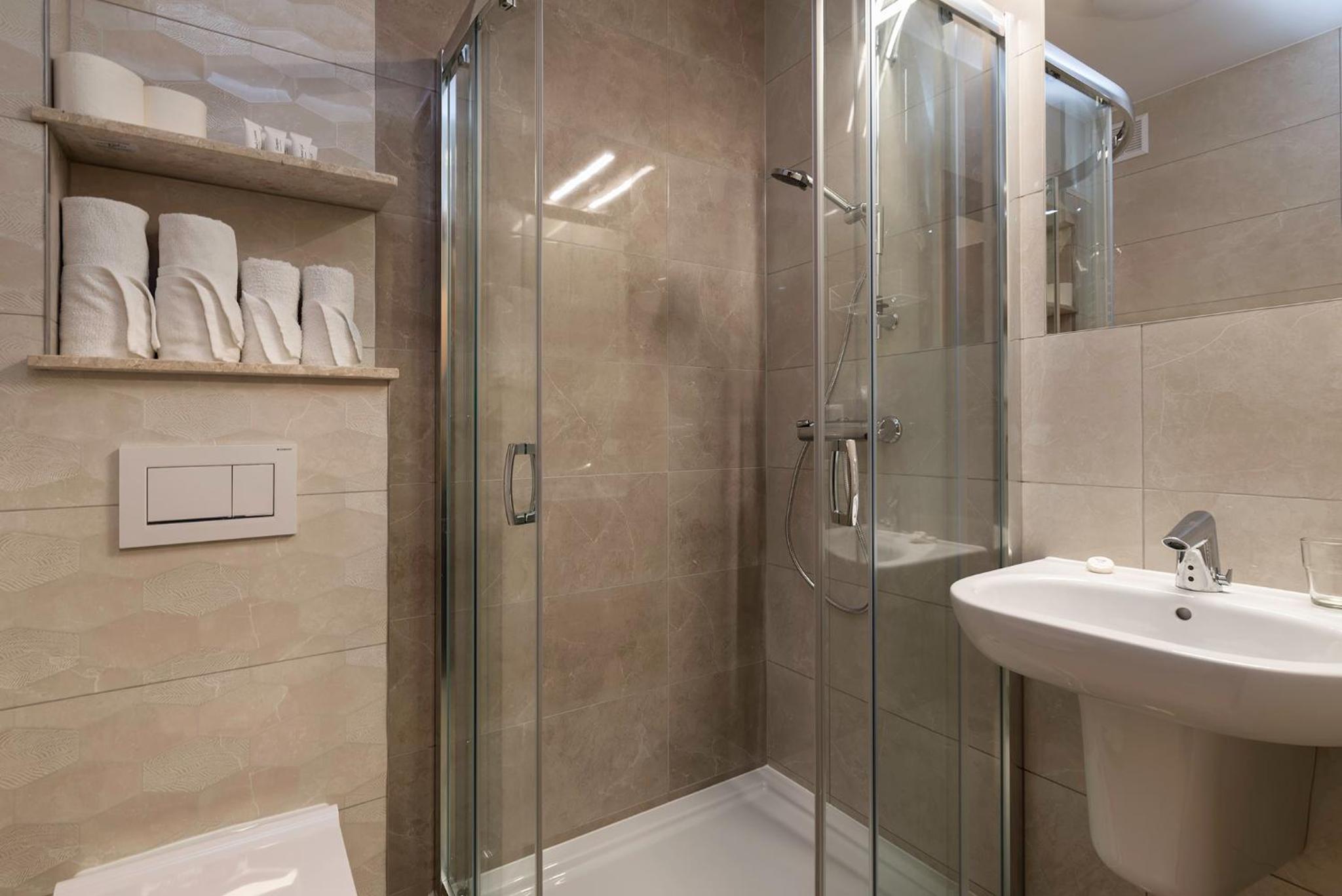 Double or Twin Room - Photo 3