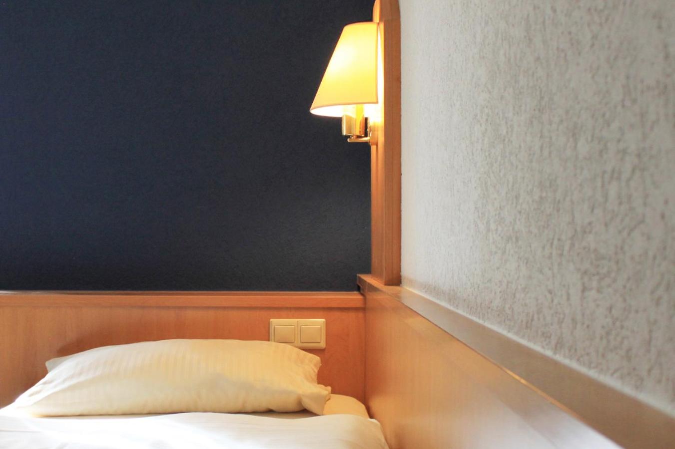 Single Room with Bathroom photo 3
