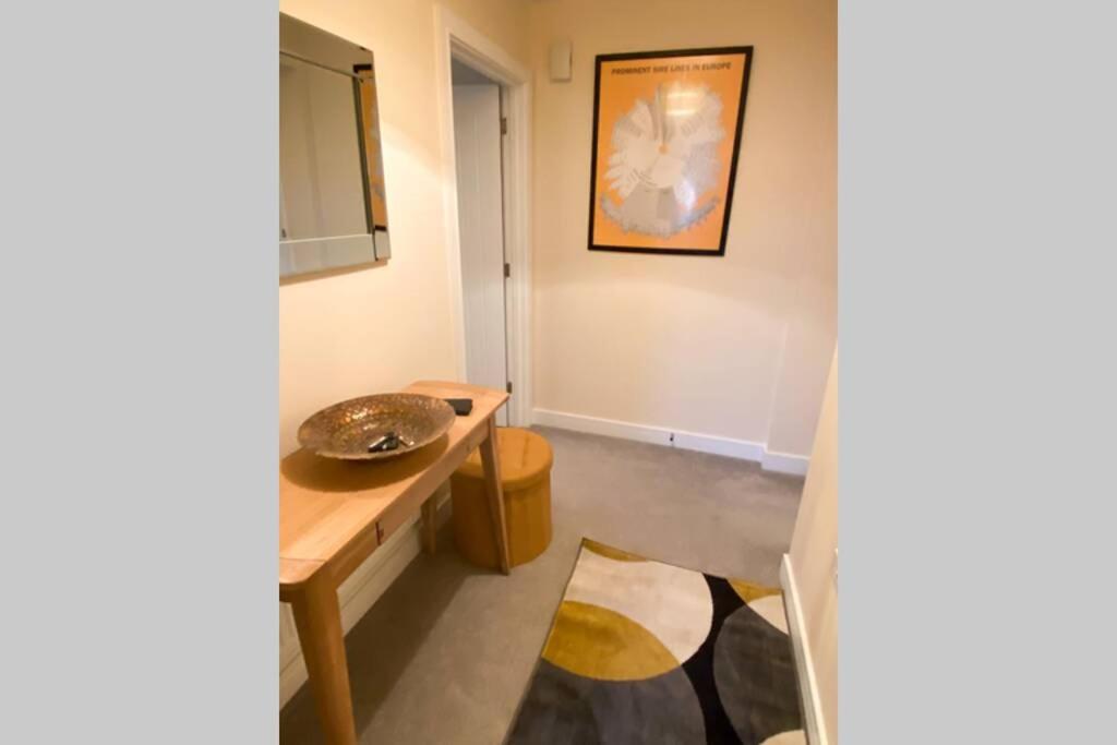 One-Bedroom Apartment - Photo 3