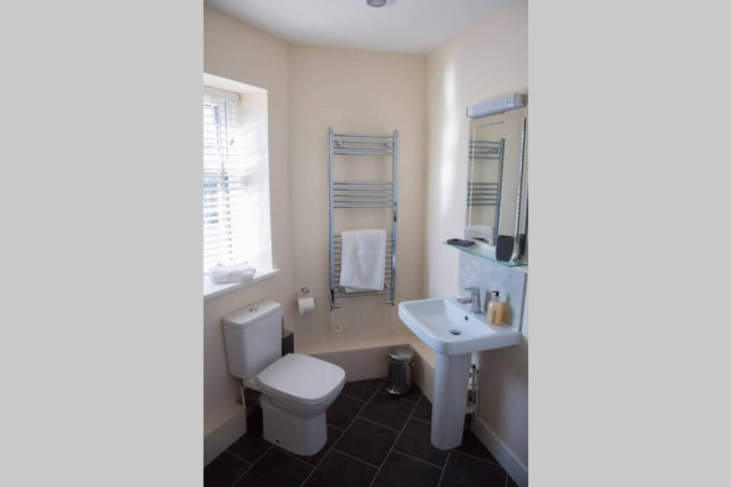 One-Bedroom Apartment - Photo 12