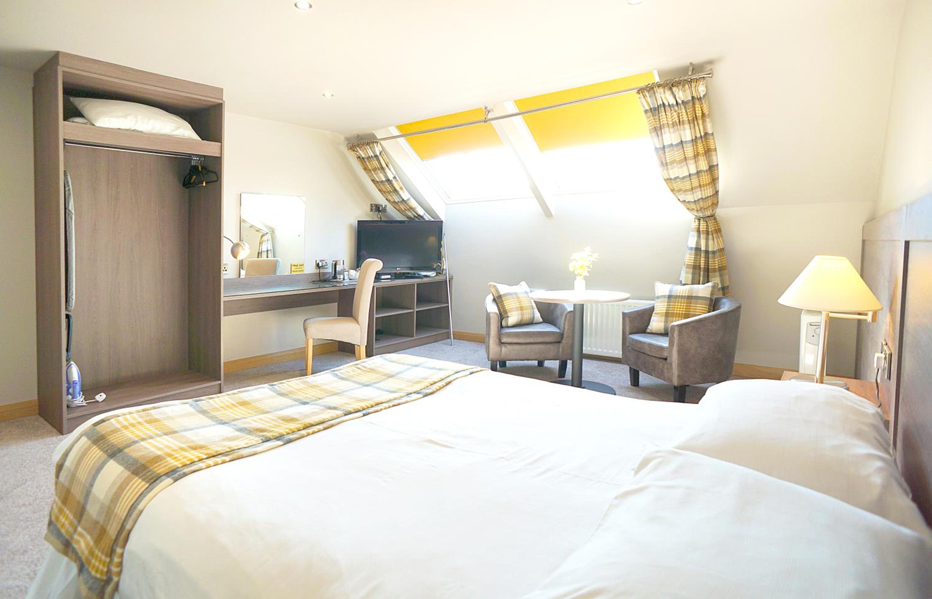Double Room with Private Bathroom - Photo 9