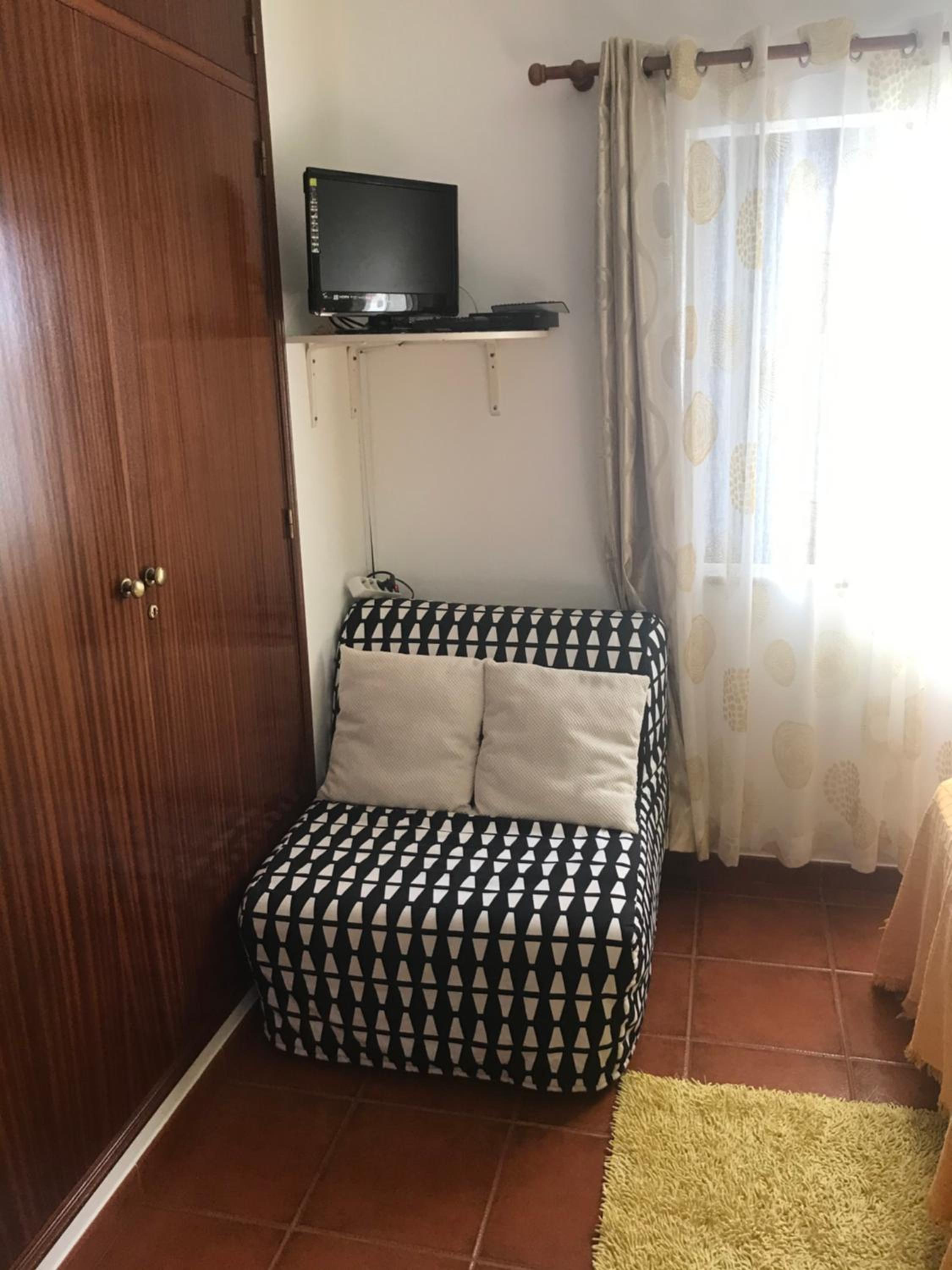 Twin Room with Private External Bathroom photo 3