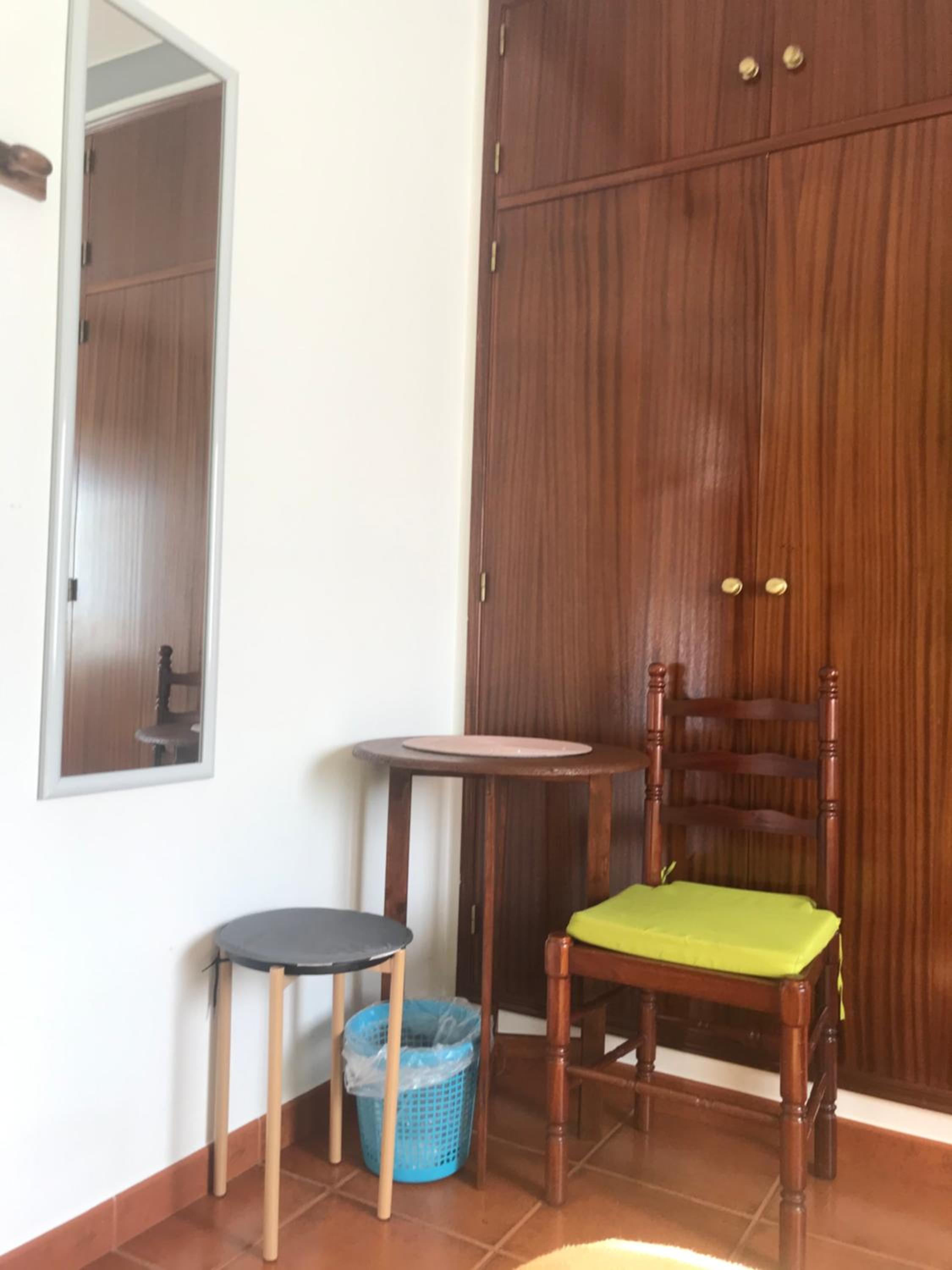 Twin Room with Private External Bathroom photo 2