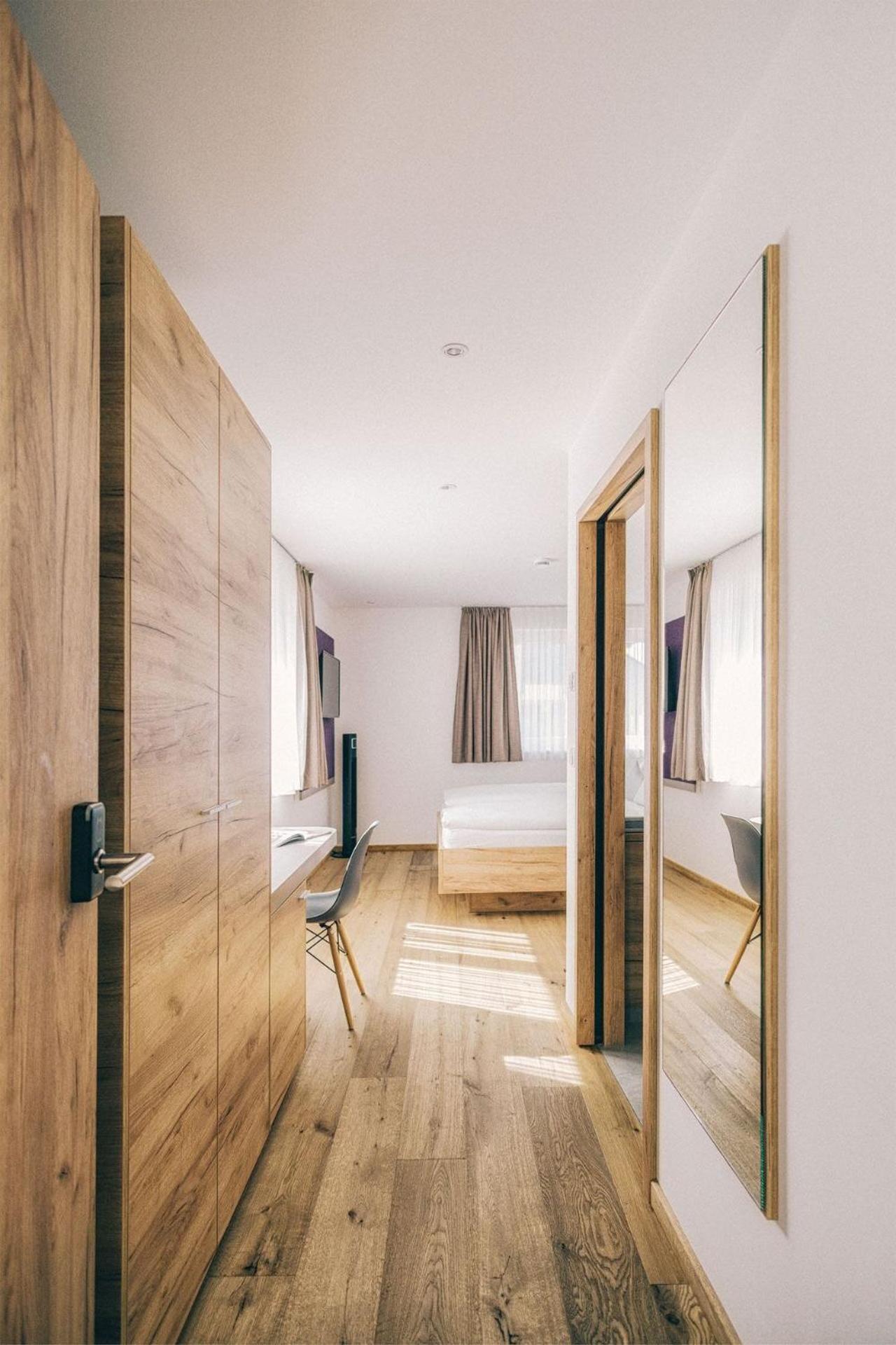 Large Double Room photo 3