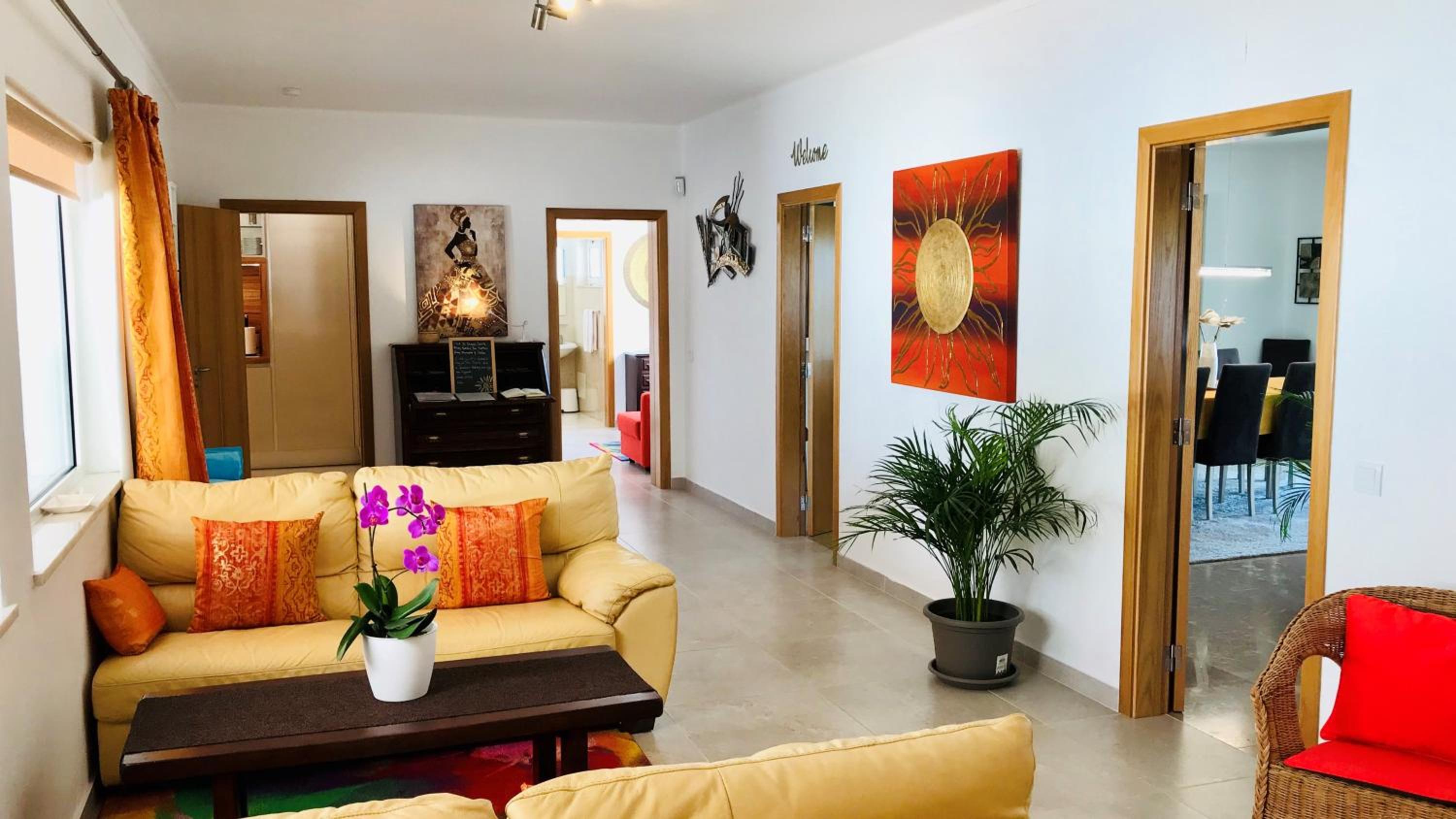 Five-Bedroom House photo 1