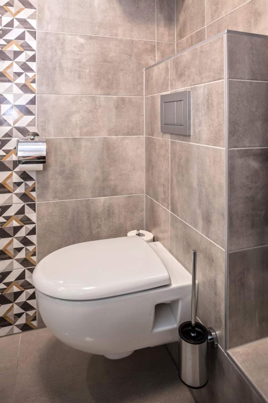 Double or Twin Room with Private Bathroom - Photo 7