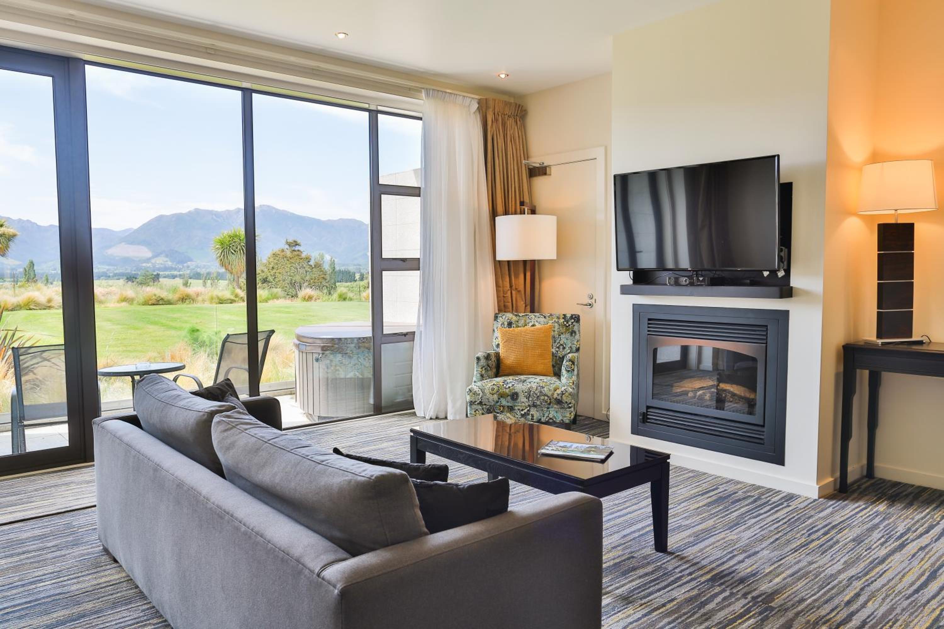 Deluxe Spa Suite - Photo 12