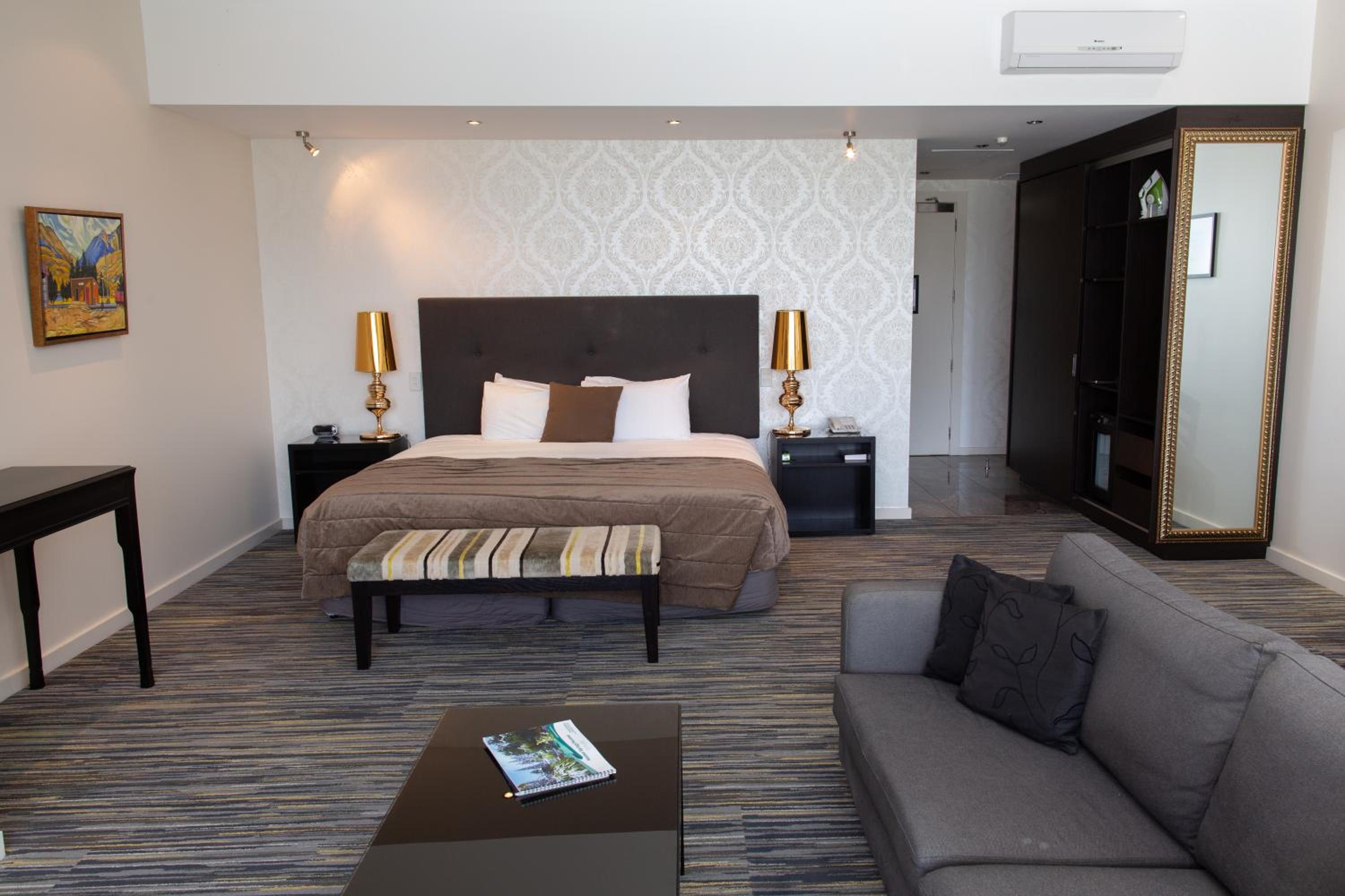 Suite - Photo 9