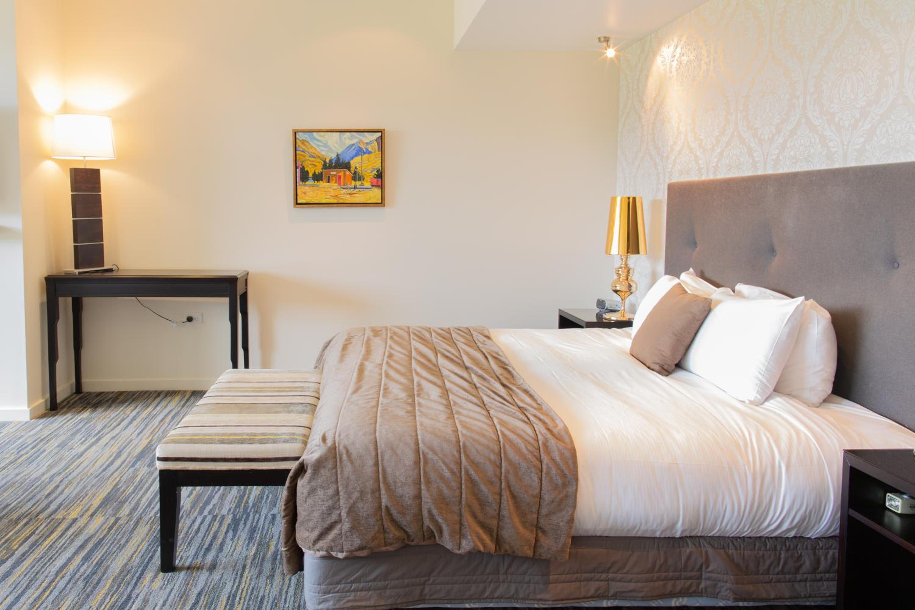 Suite - Photo 10