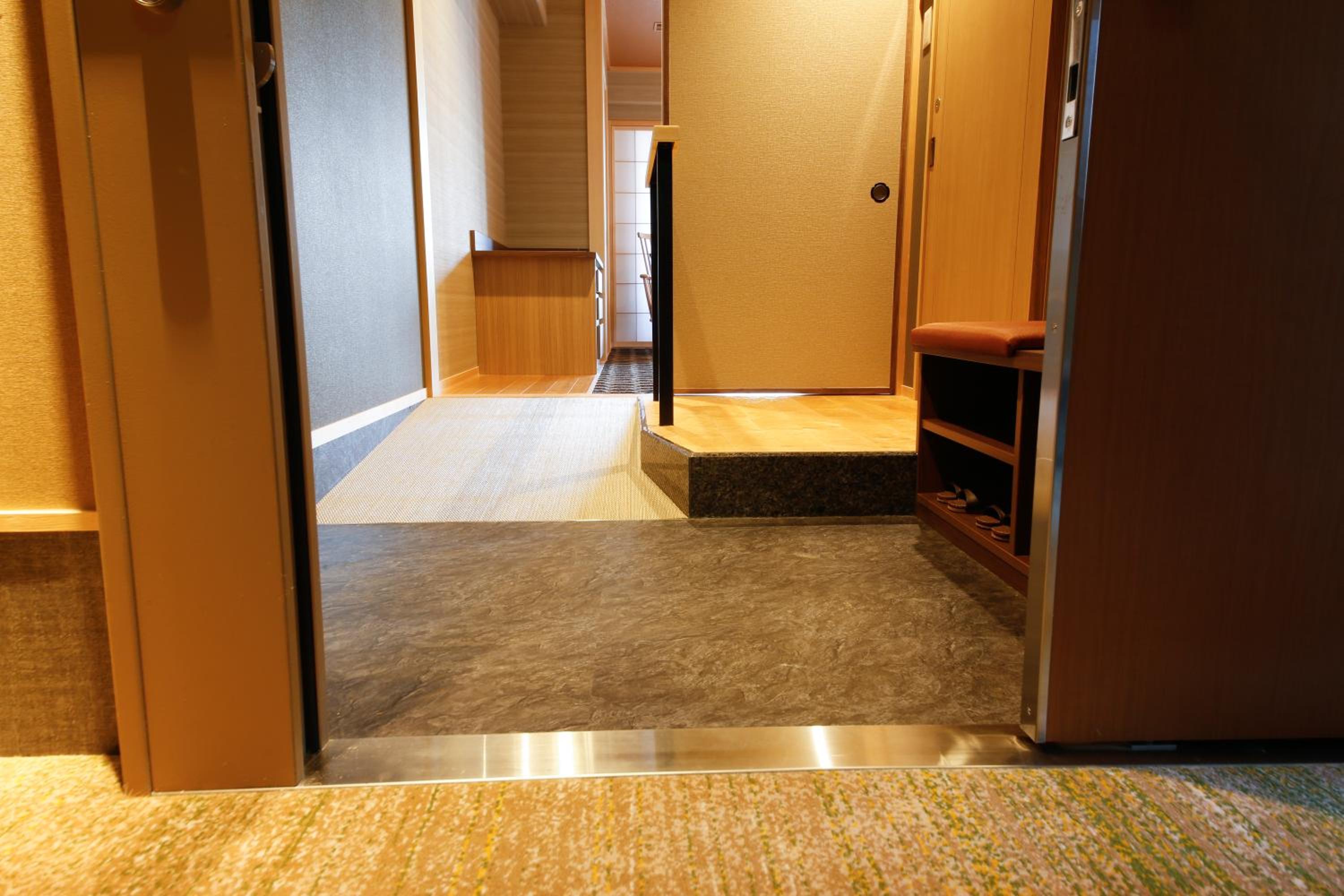 Corner Twin with terrace - Non-Smoking (5th floor) - Photo 4