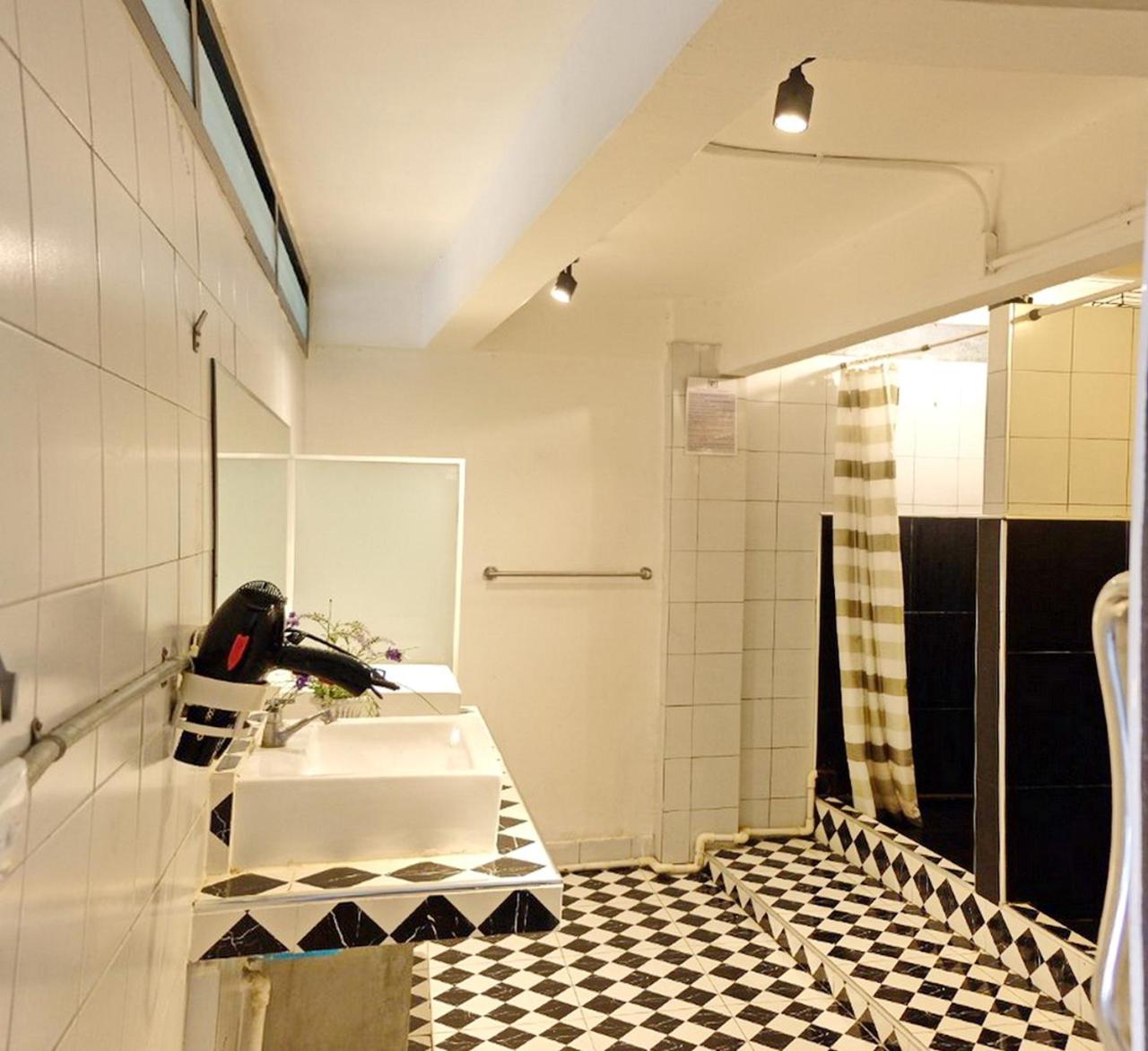Double Room with Shared Bathroom photo 3