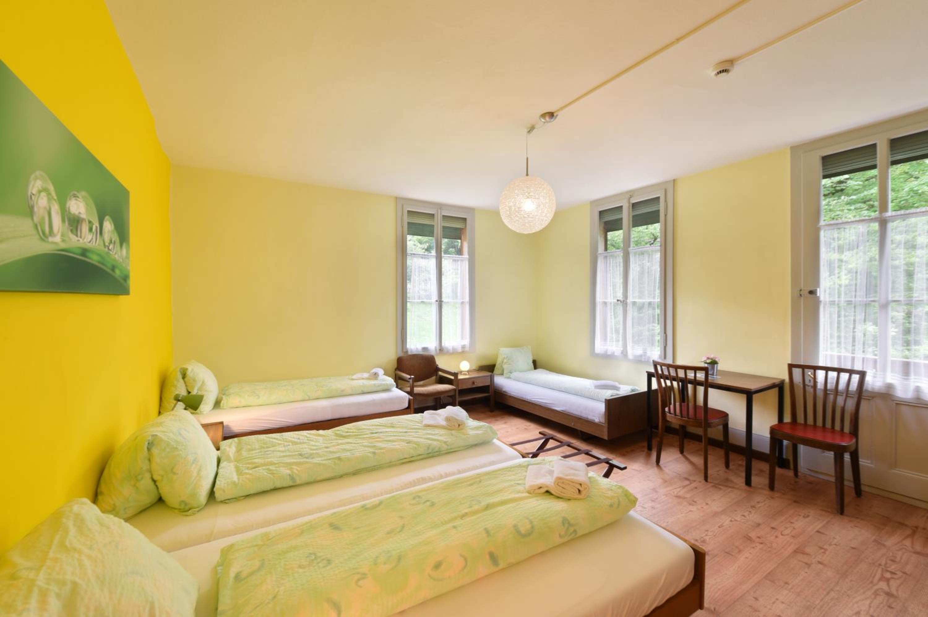 Quadruple Family Room with Shared Bathroom photo 1
