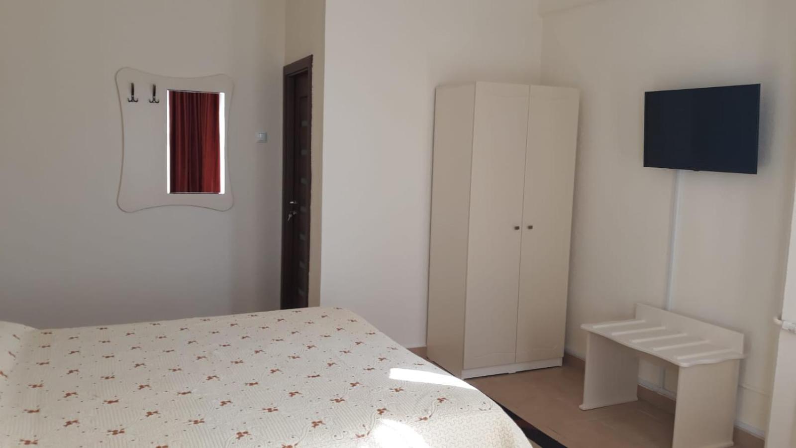 Classic Double Room - Photo 11