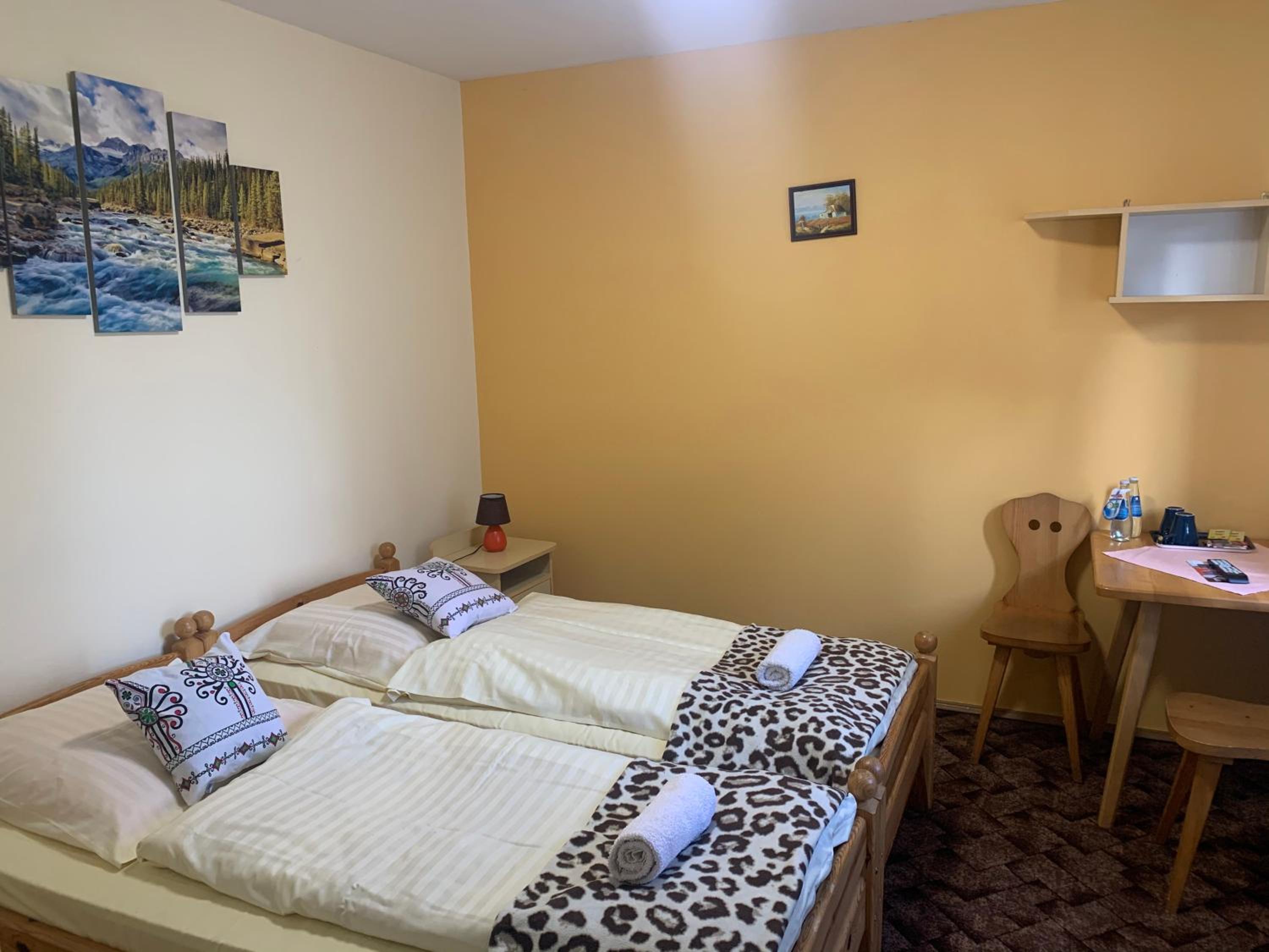 Twin Room - Photo 1