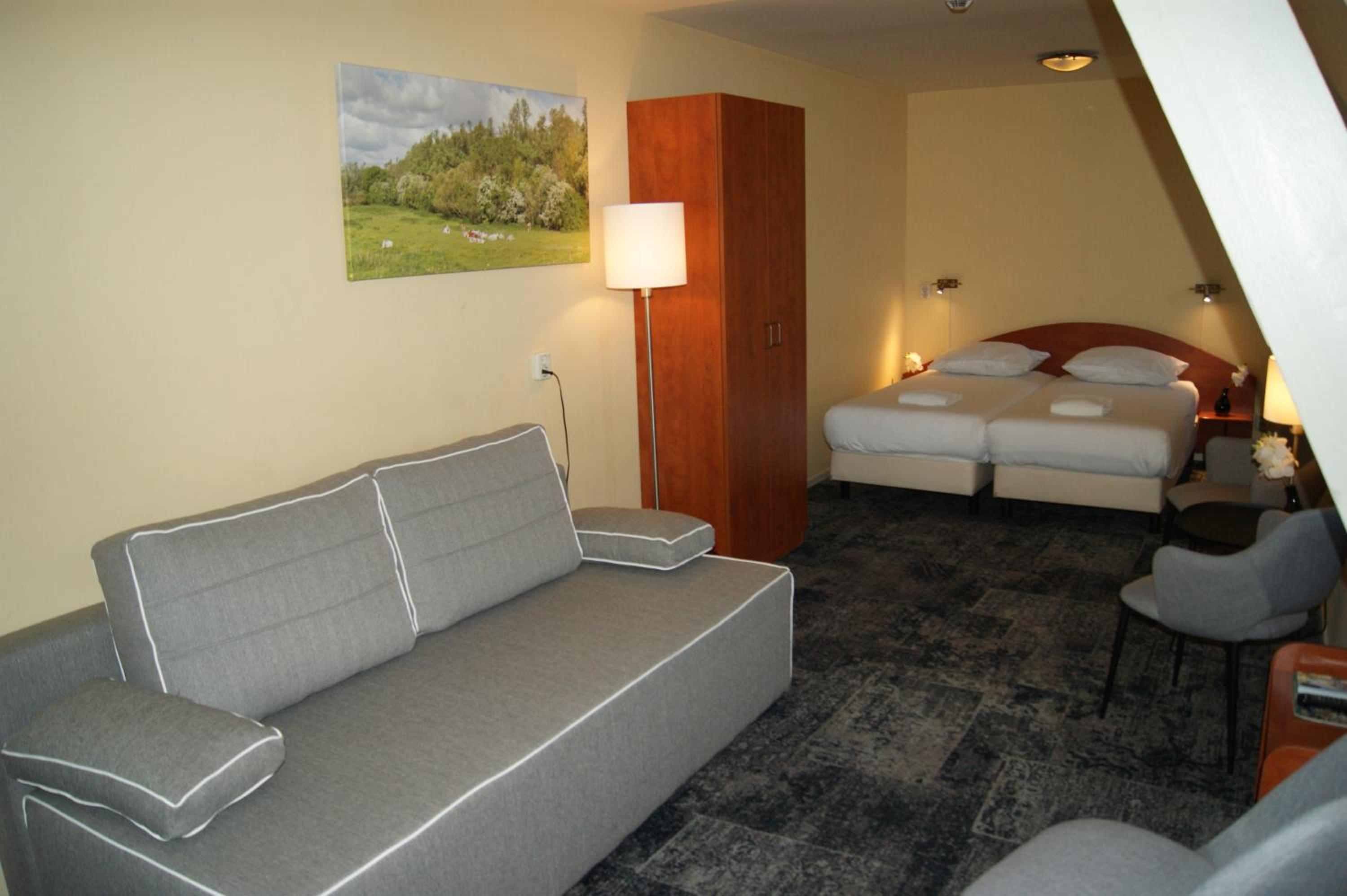Family Room - Photo 3