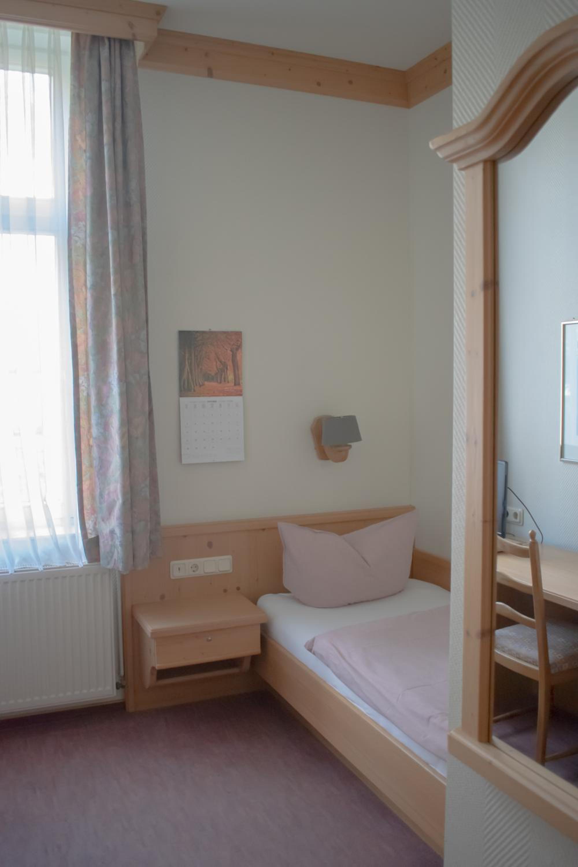 Single Room photo 3