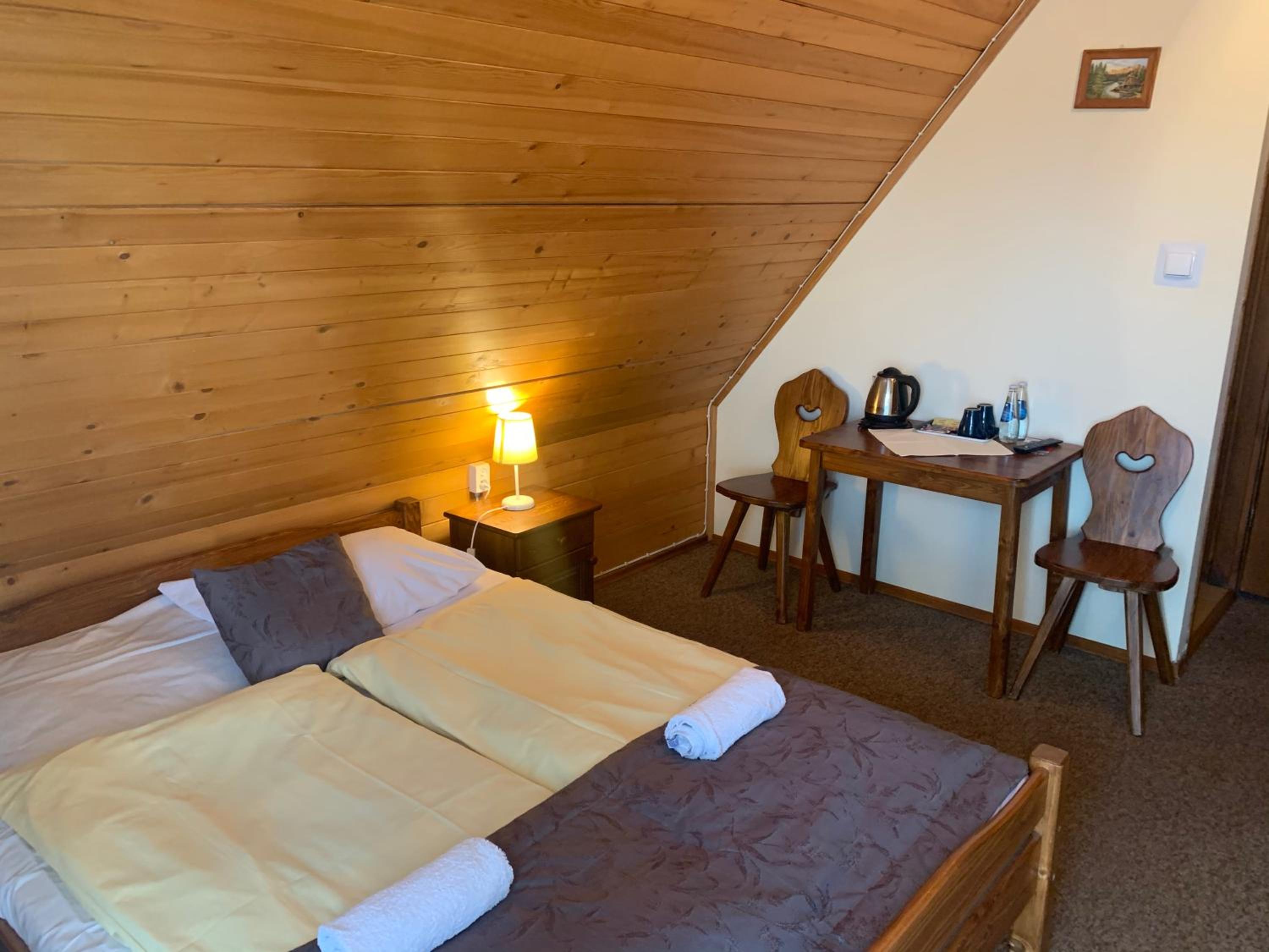 Double Room with Balcony - Photo 9