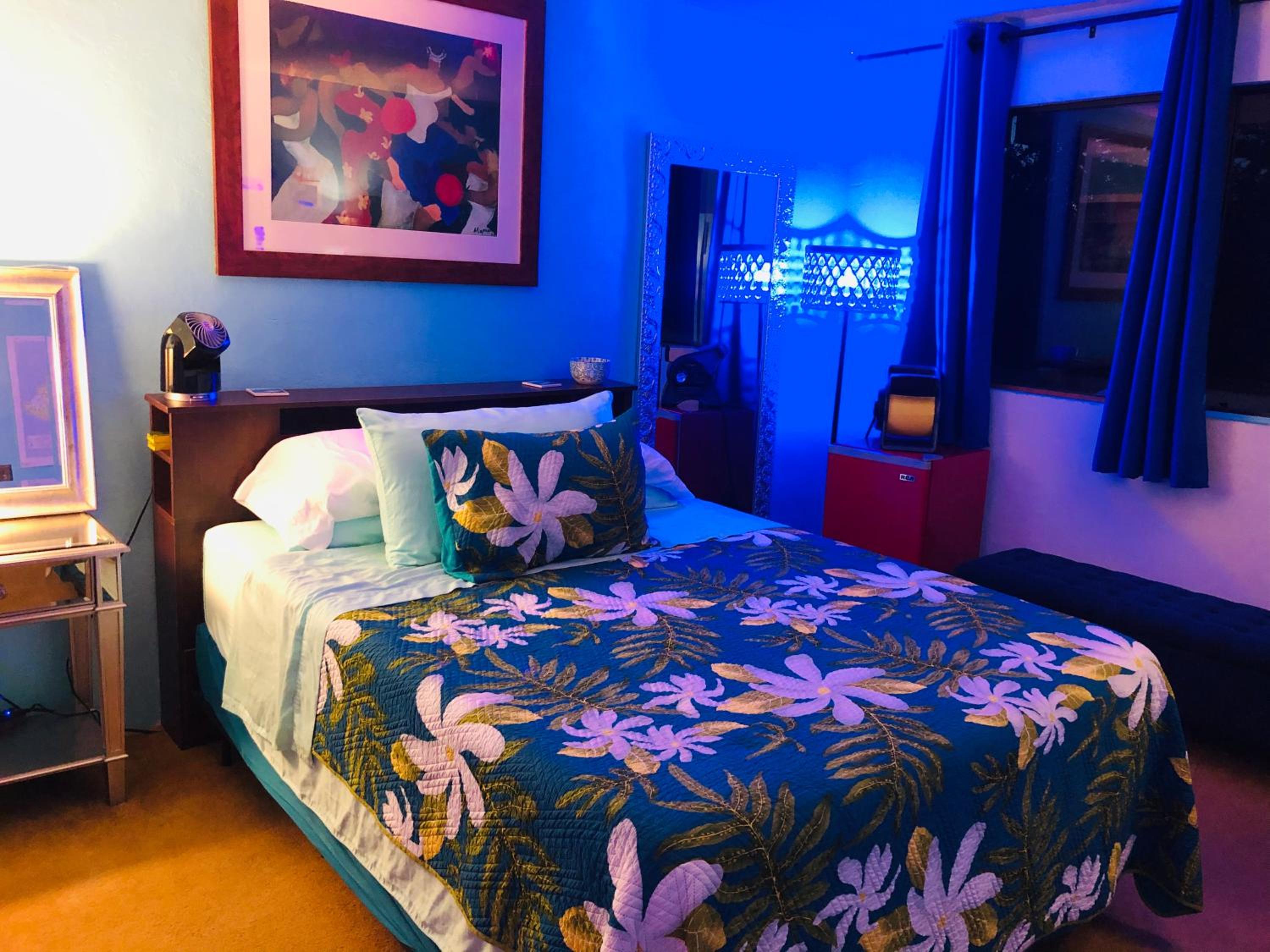 Queen Room photo 1