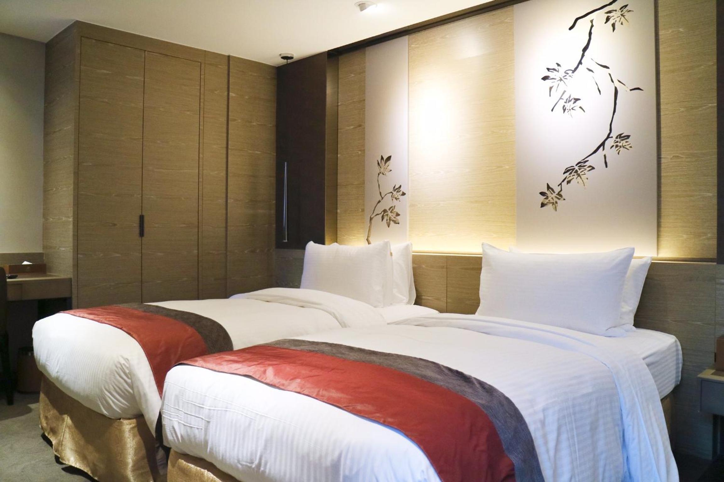Comfort Twin Room with Internal Window photo 2