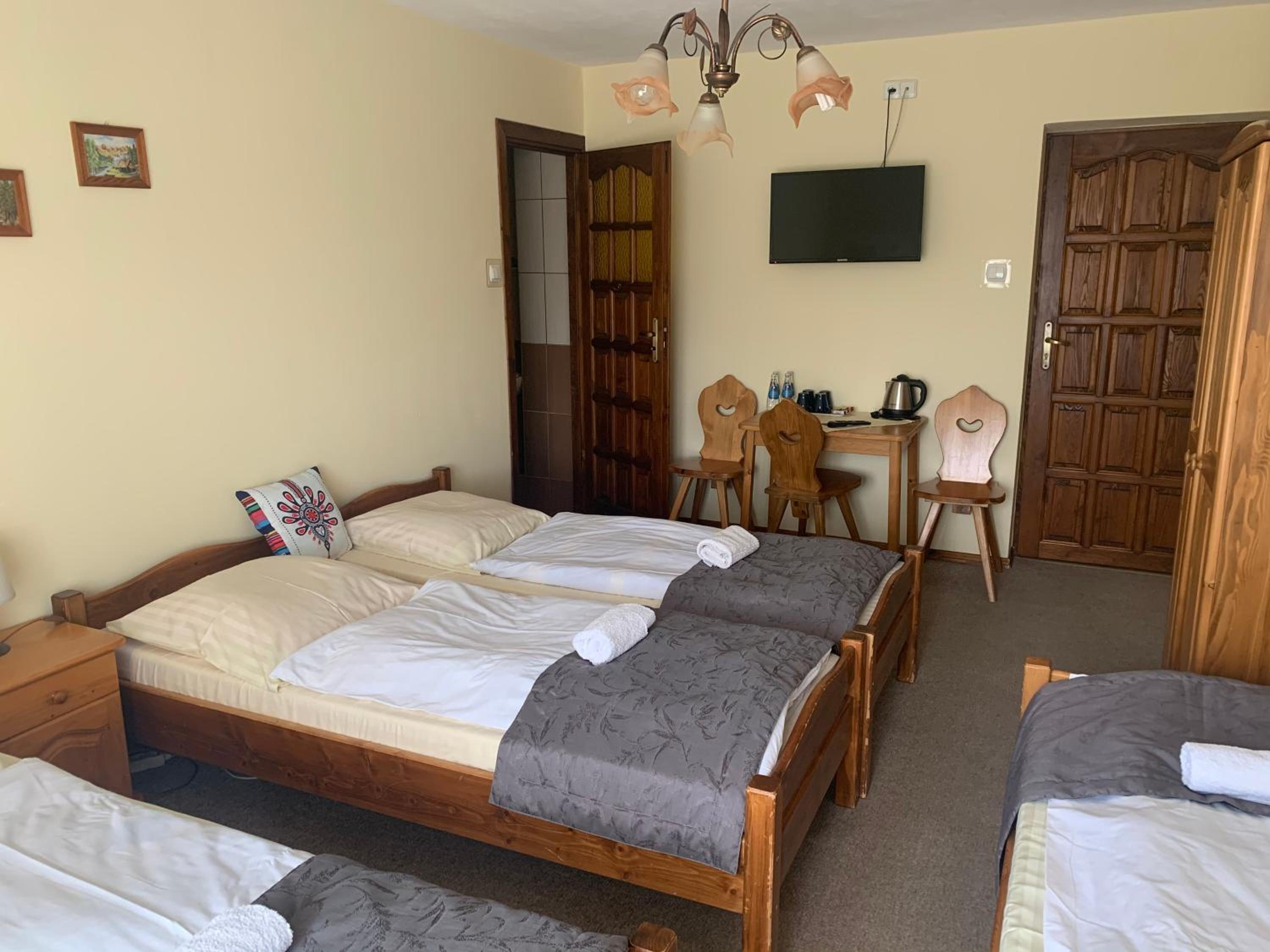 Quadruple Room with Balcony - Photo 3