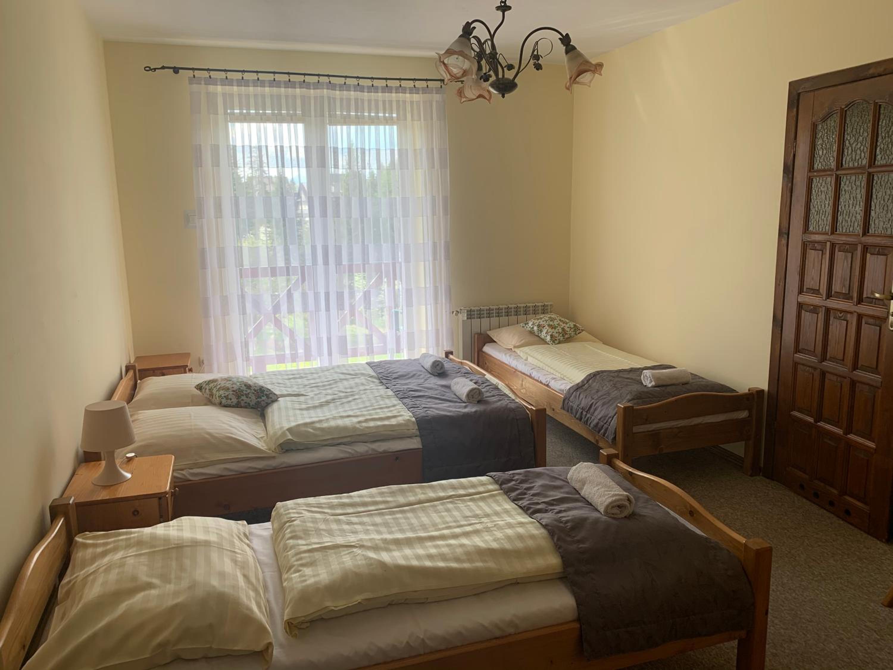 Quadruple Room with Balcony - Photo 6