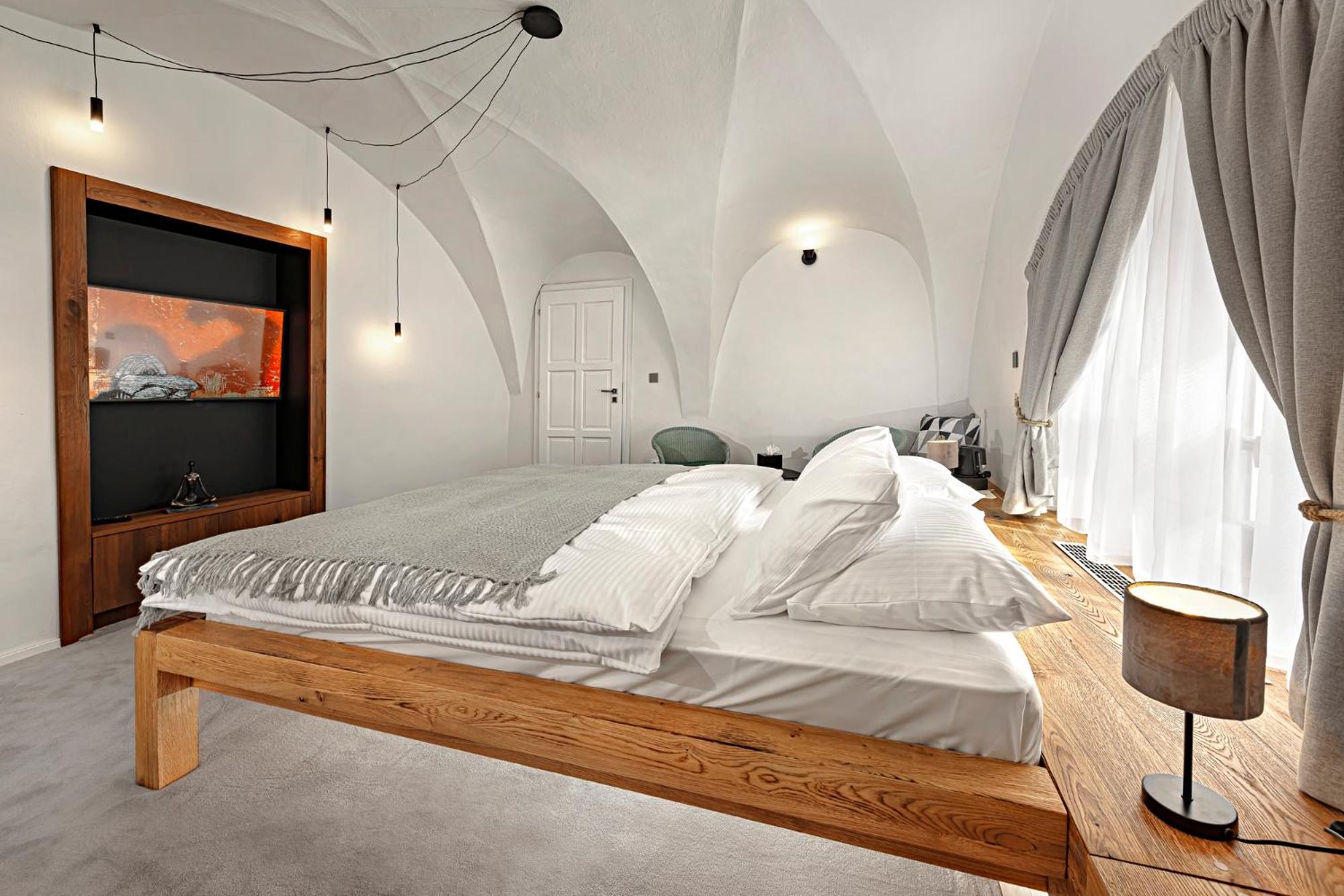 Deluxe Suite (Knižnica) - Photo 1