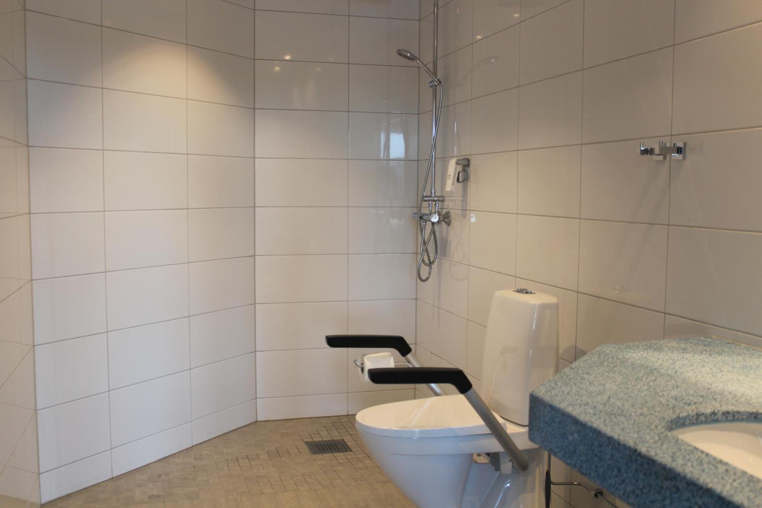Double Room - Disability Access photo 3
