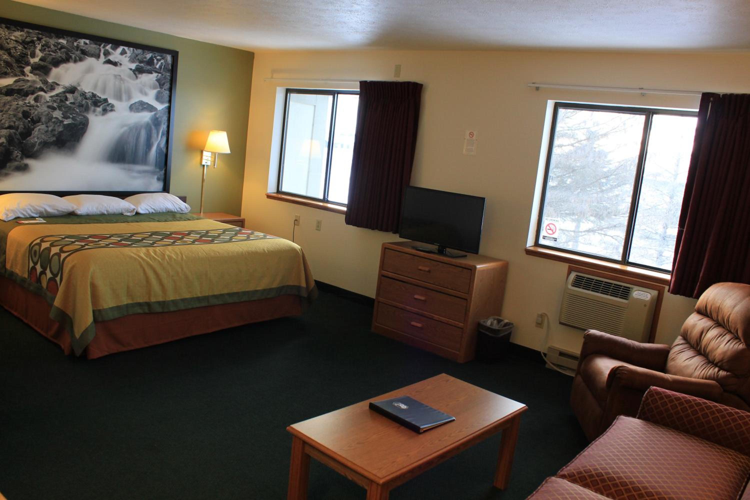 Deluxe King Suite - Photo 1