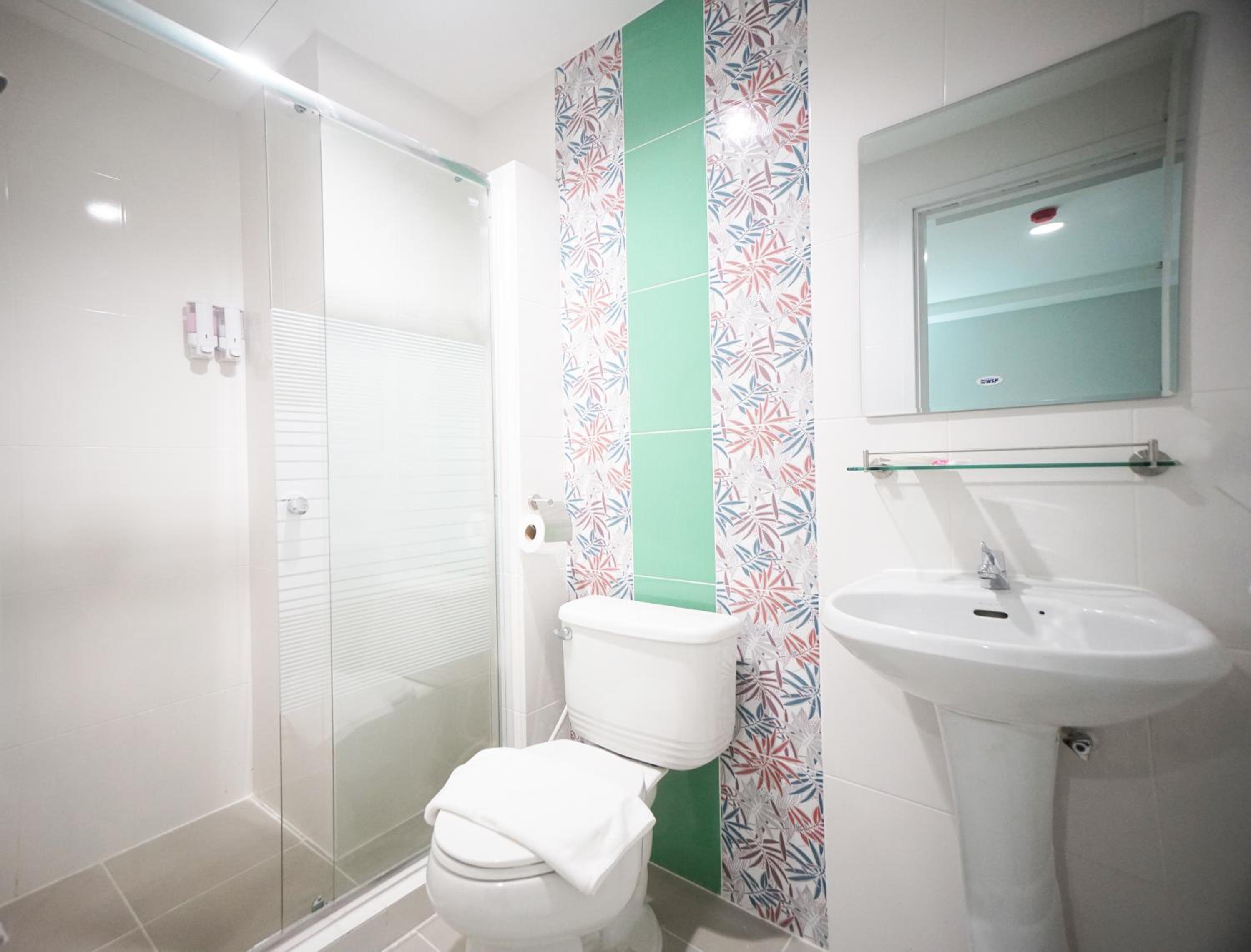 Twin Room with Bathroom - Photo 3