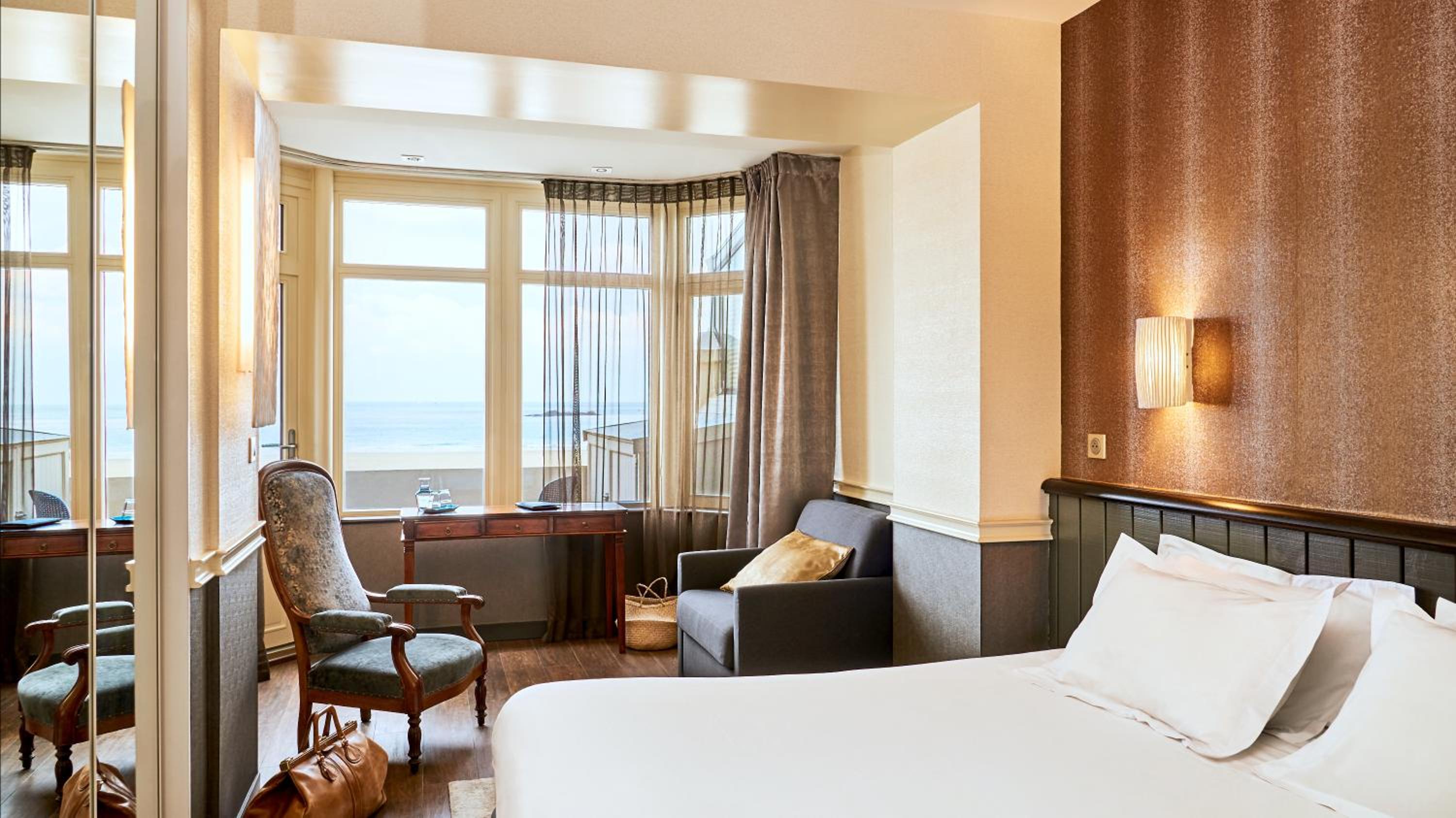Sea View & Terrasse - Double Room with Bow Window
