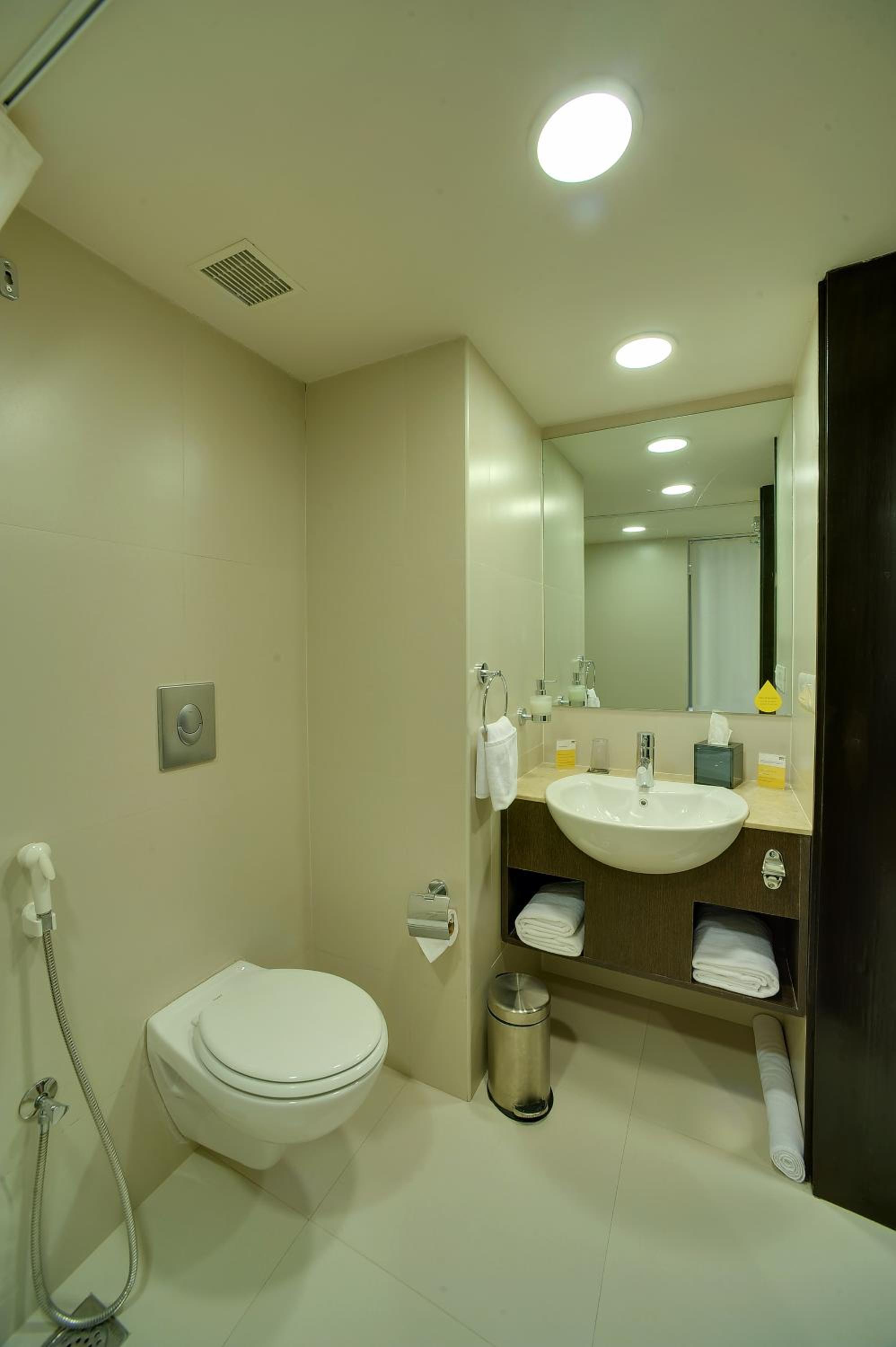 Superior Double Room (Late Check-Out upto 2 hours (subject to availability) - Photo 3