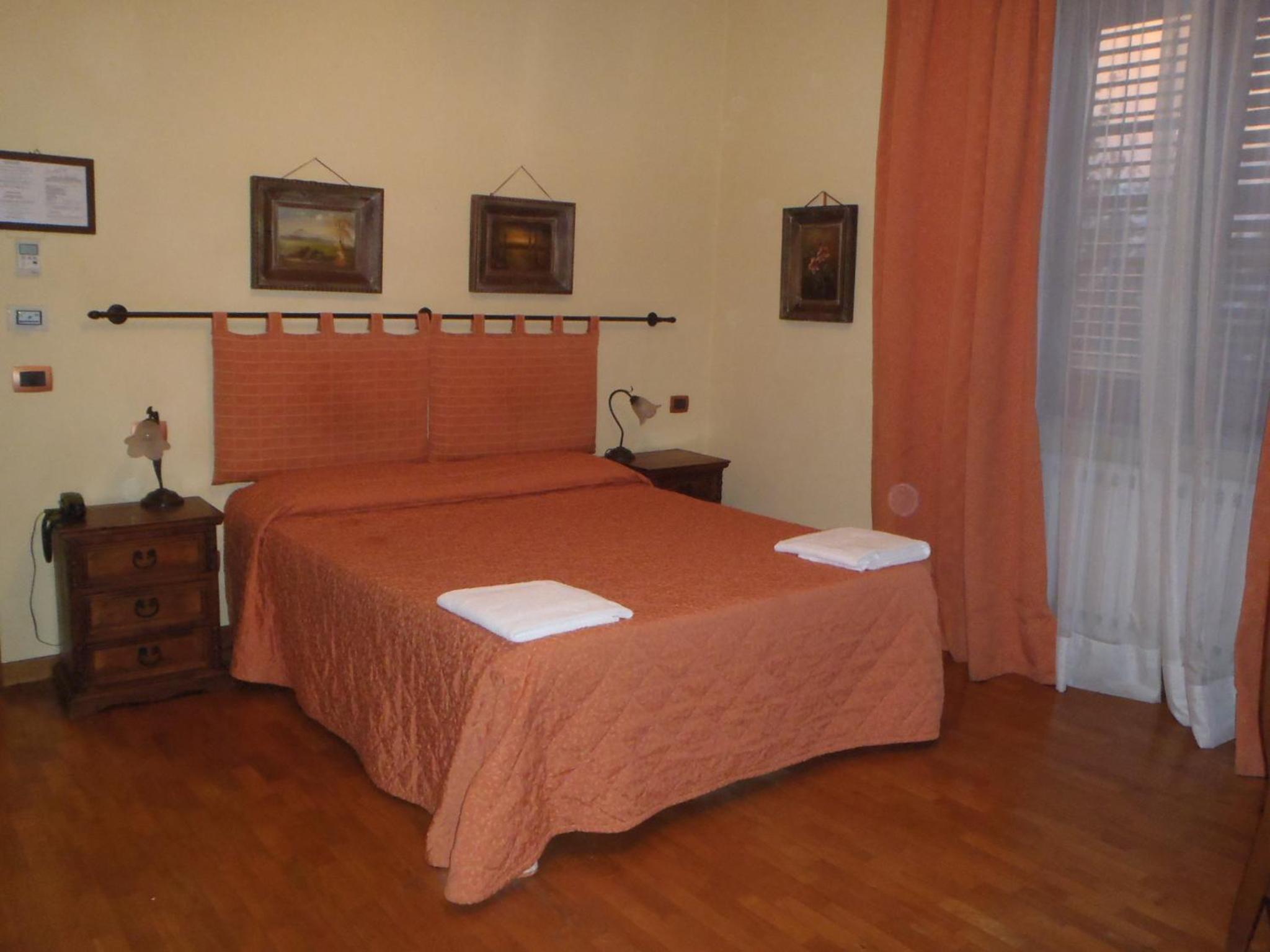Standard Double Room - Photo 3
