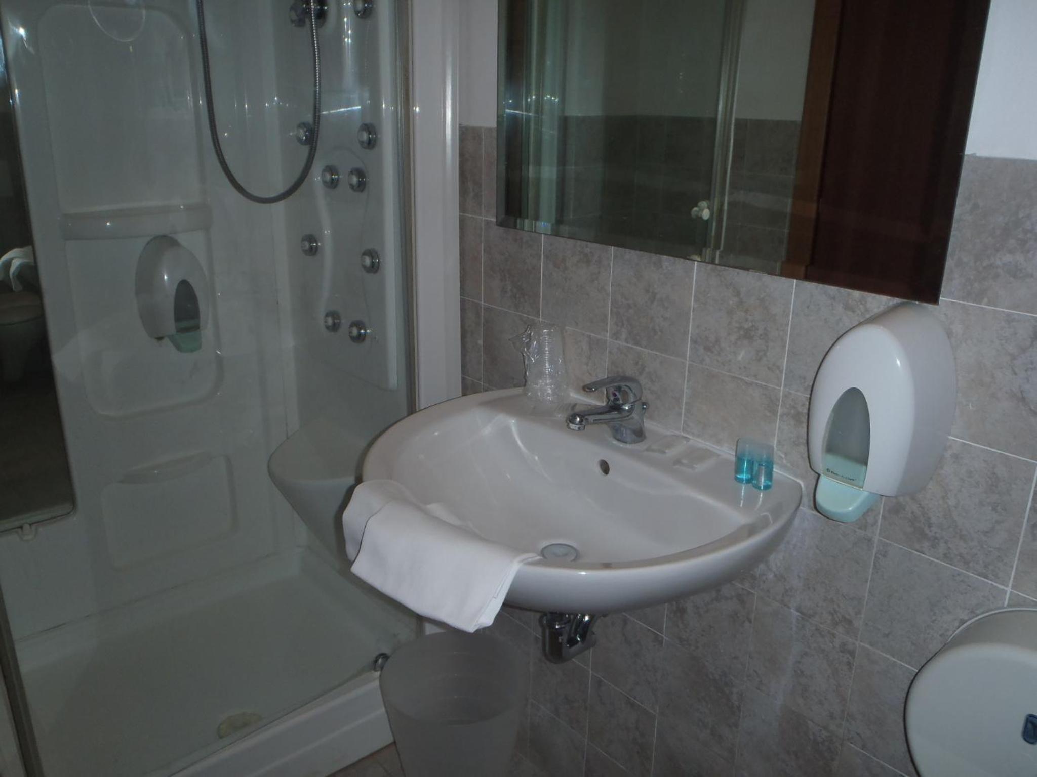 Standard Double Room - Photo 6