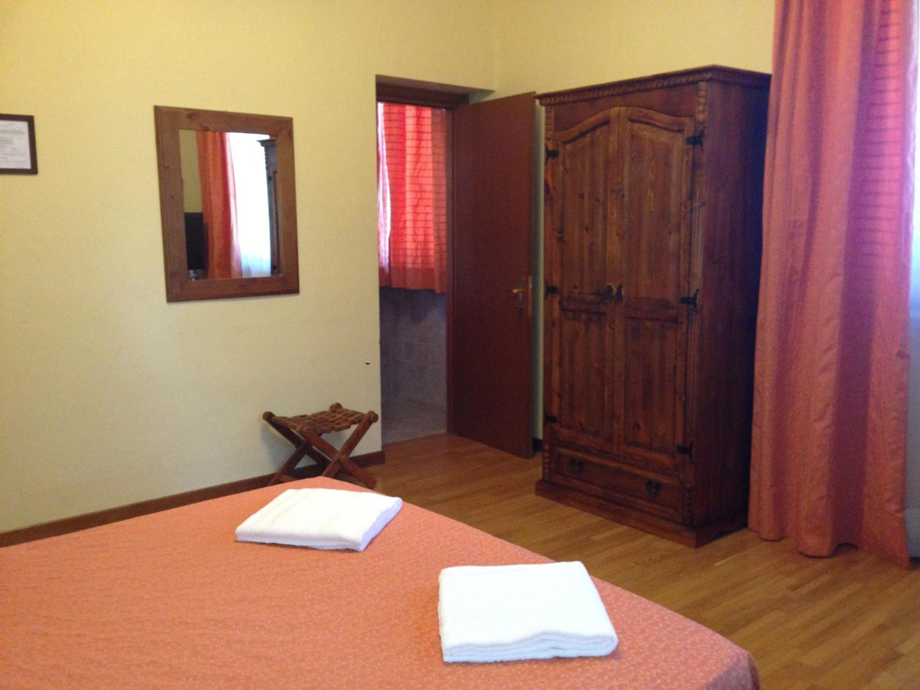 Standard Double Room - Photo 4