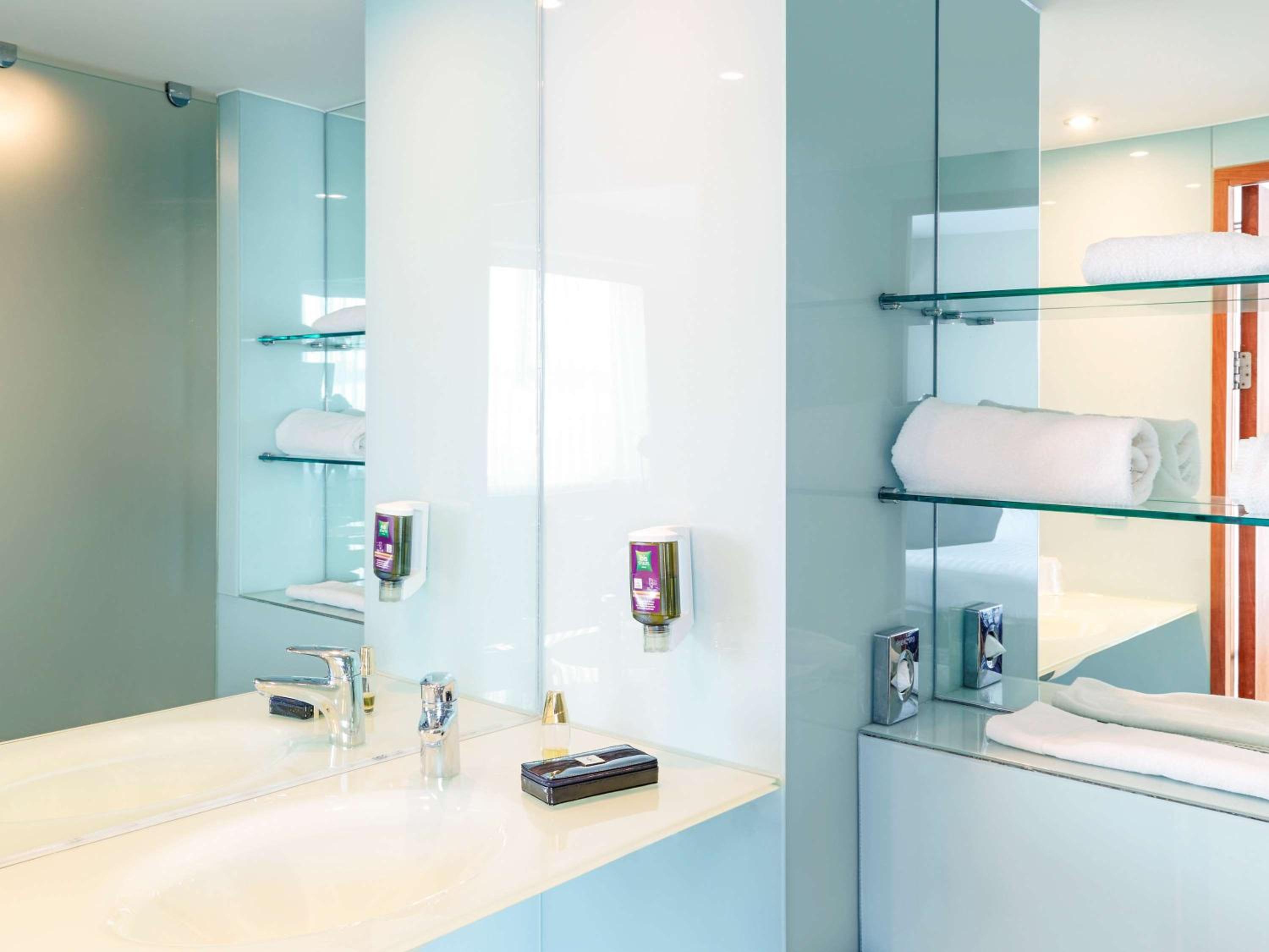 Standard Twin Room - Photo 16