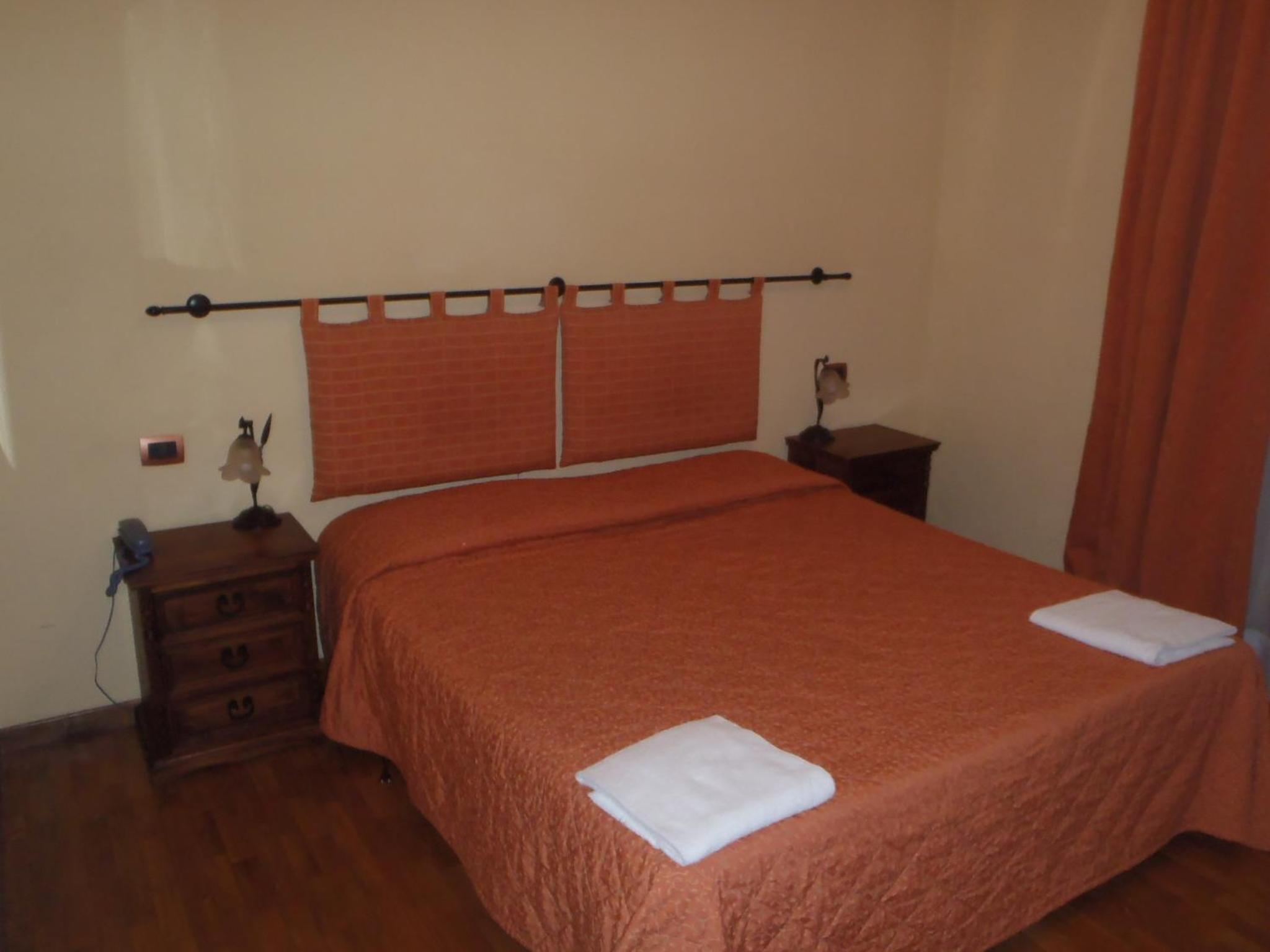 Standard Double Room - Photo 5