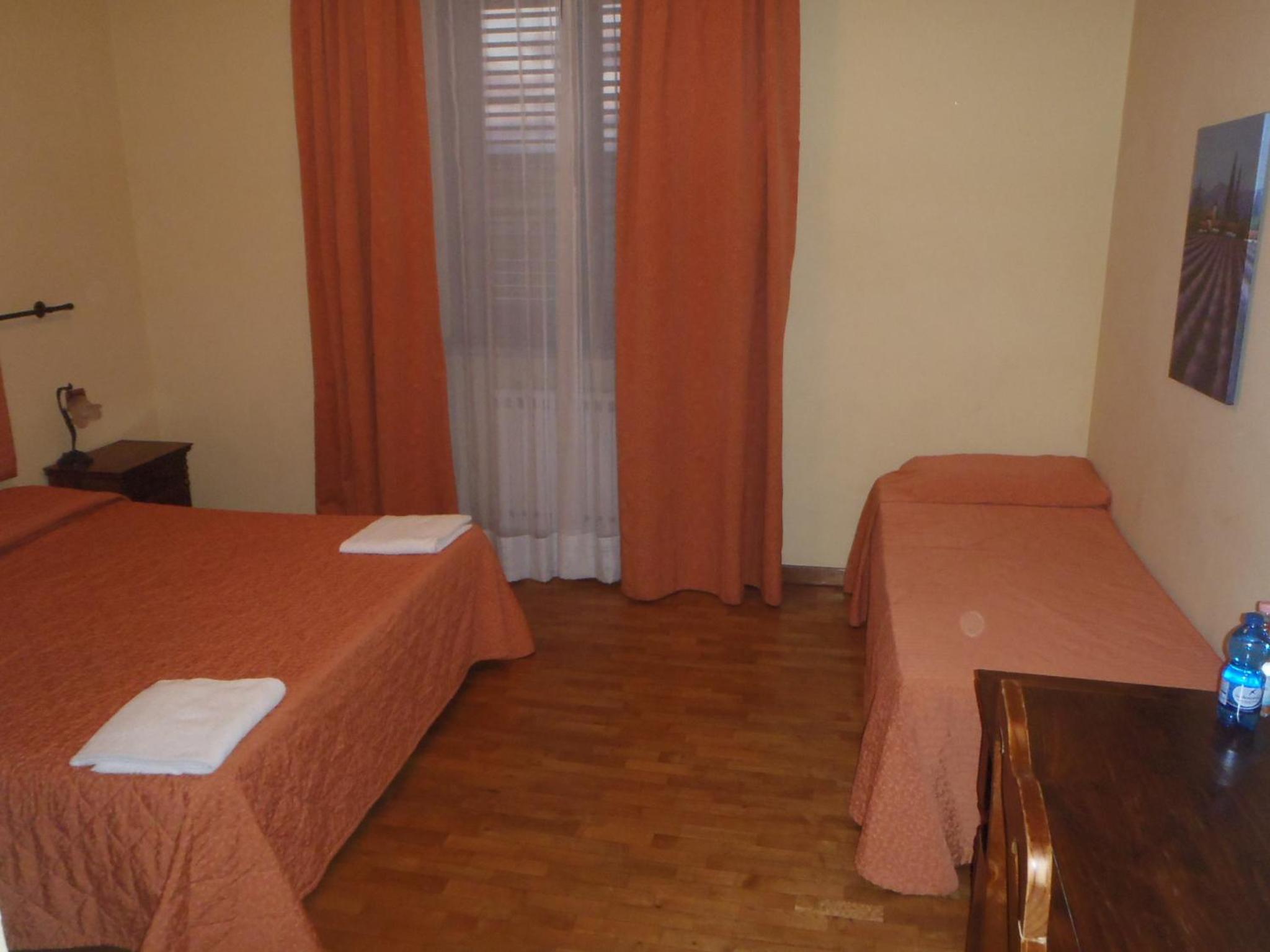 Standard Triple Room - Photo 1