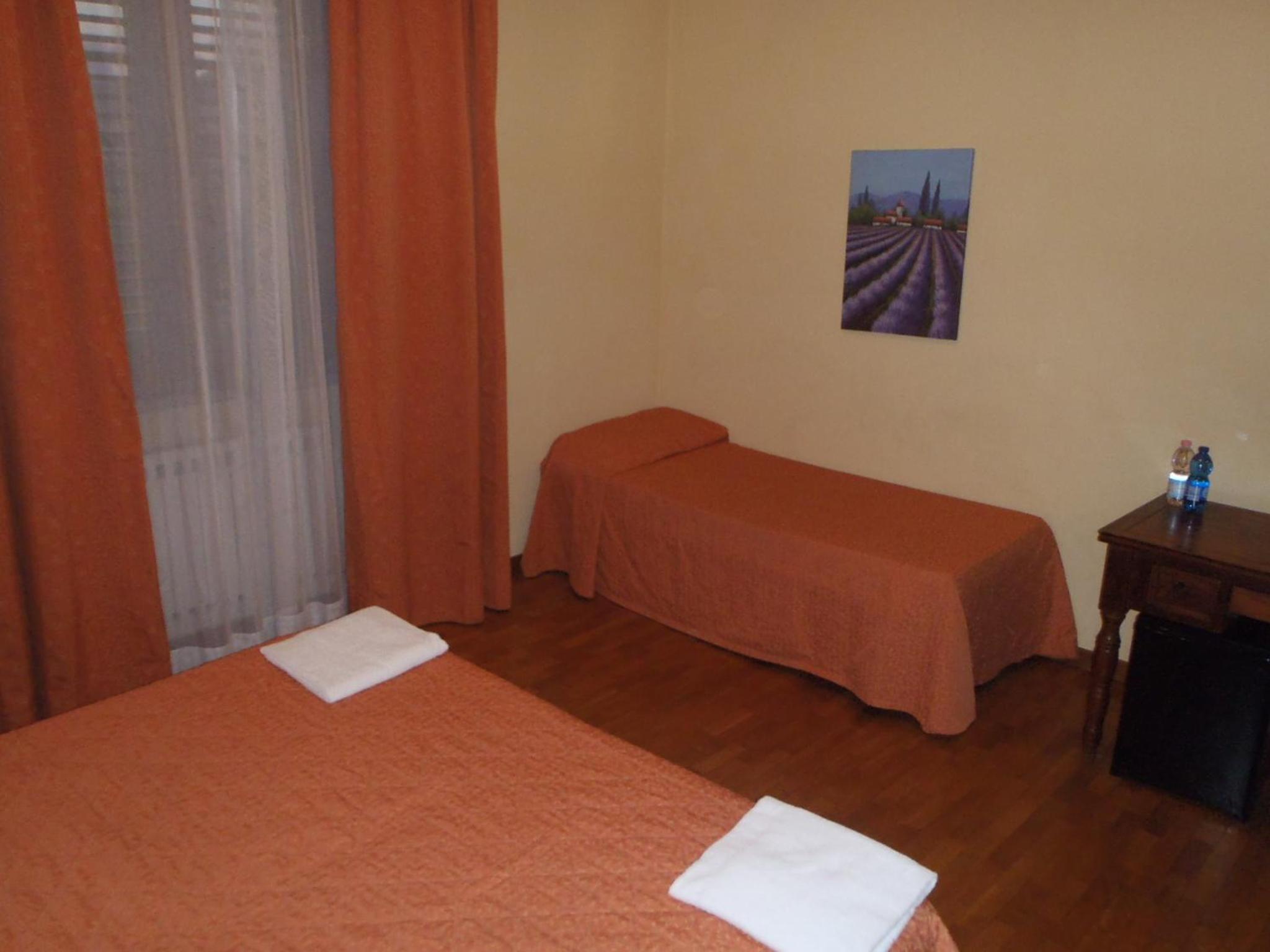 Standard Triple Room - Photo 2