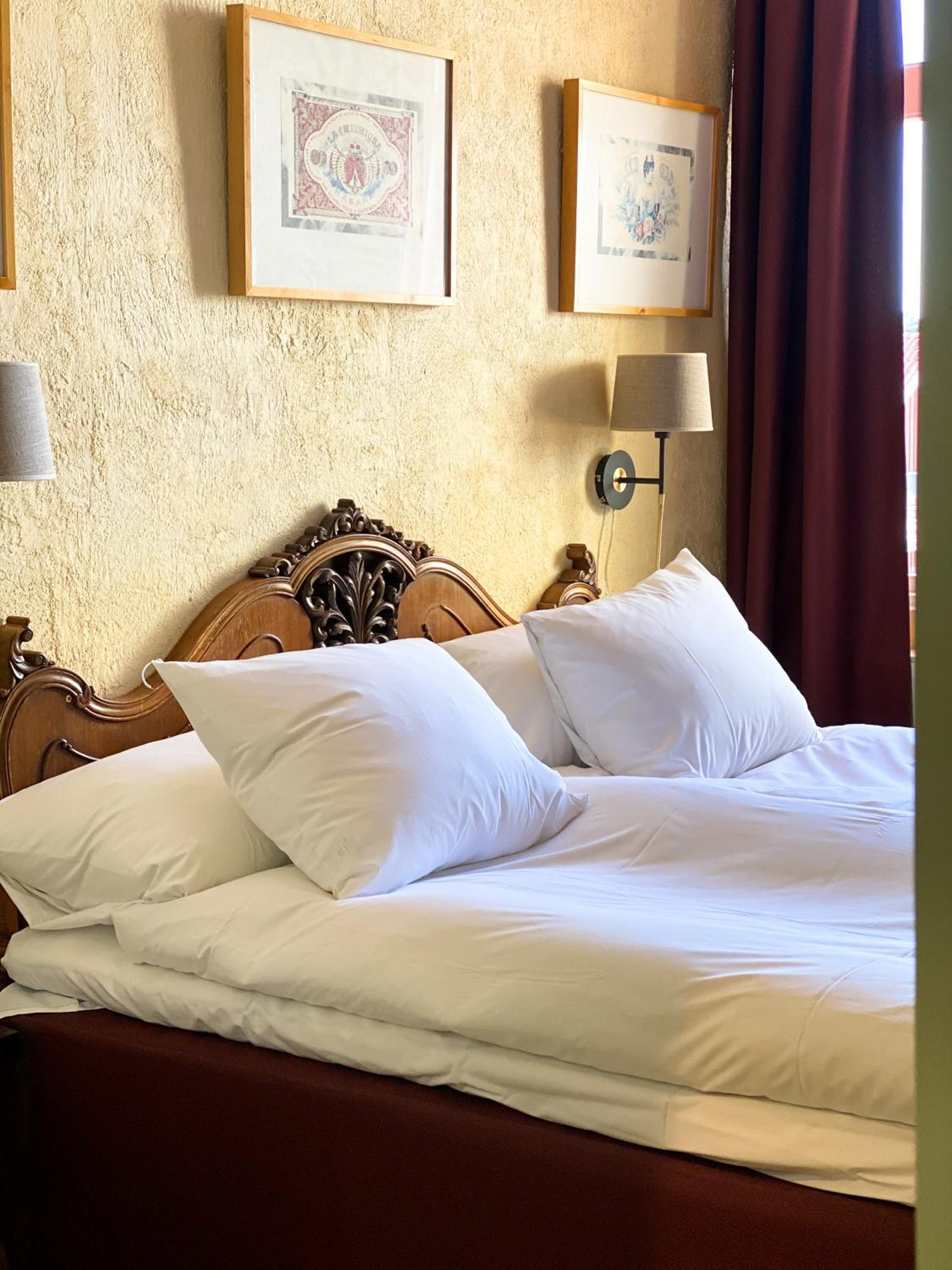 Double or Twin Room - Photo 8