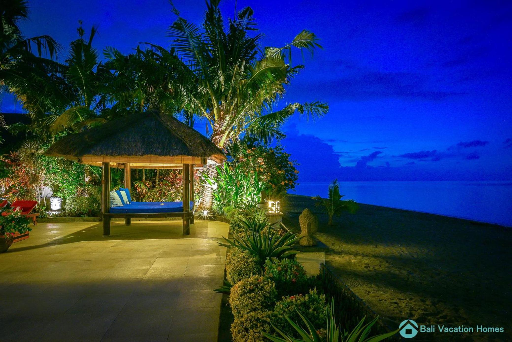 Three-Bedroom Villa photo 3
