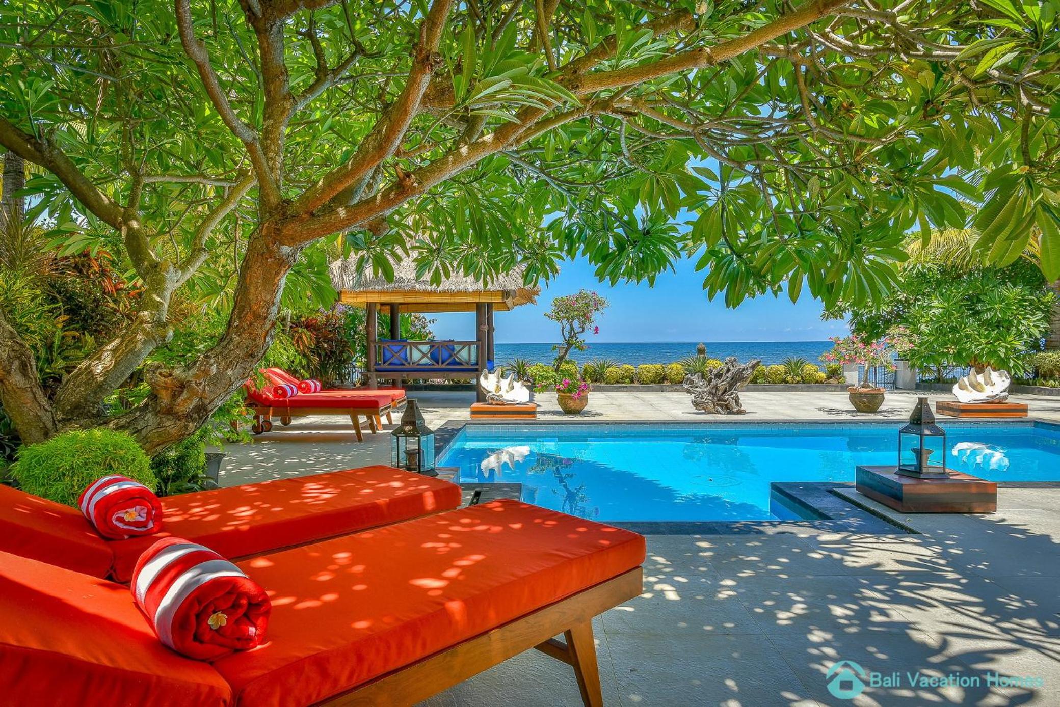 Three-Bedroom Villa photo 2