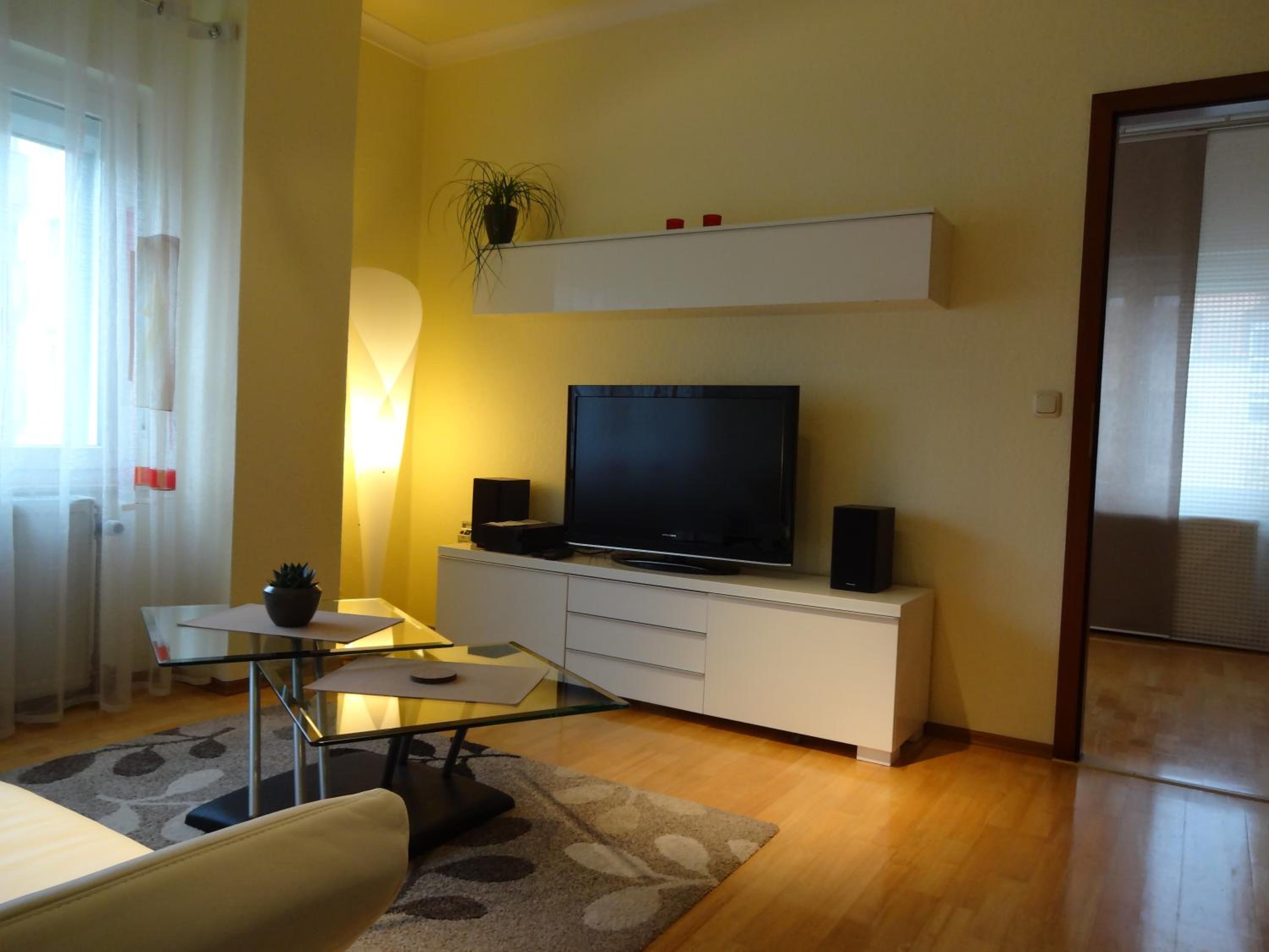 One-Bedroom Apartment photo 2
