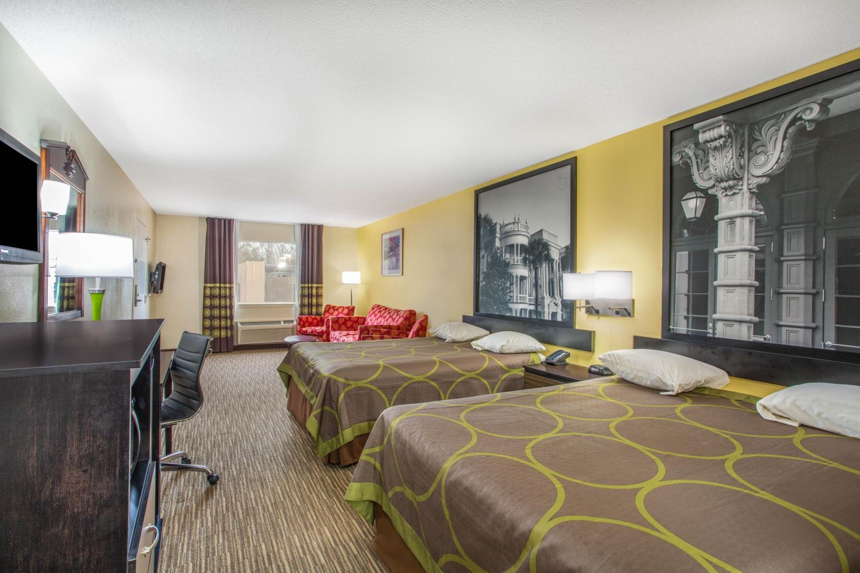 Studio Suite with Two Queen Beds - Non-Smoking - Photo 2