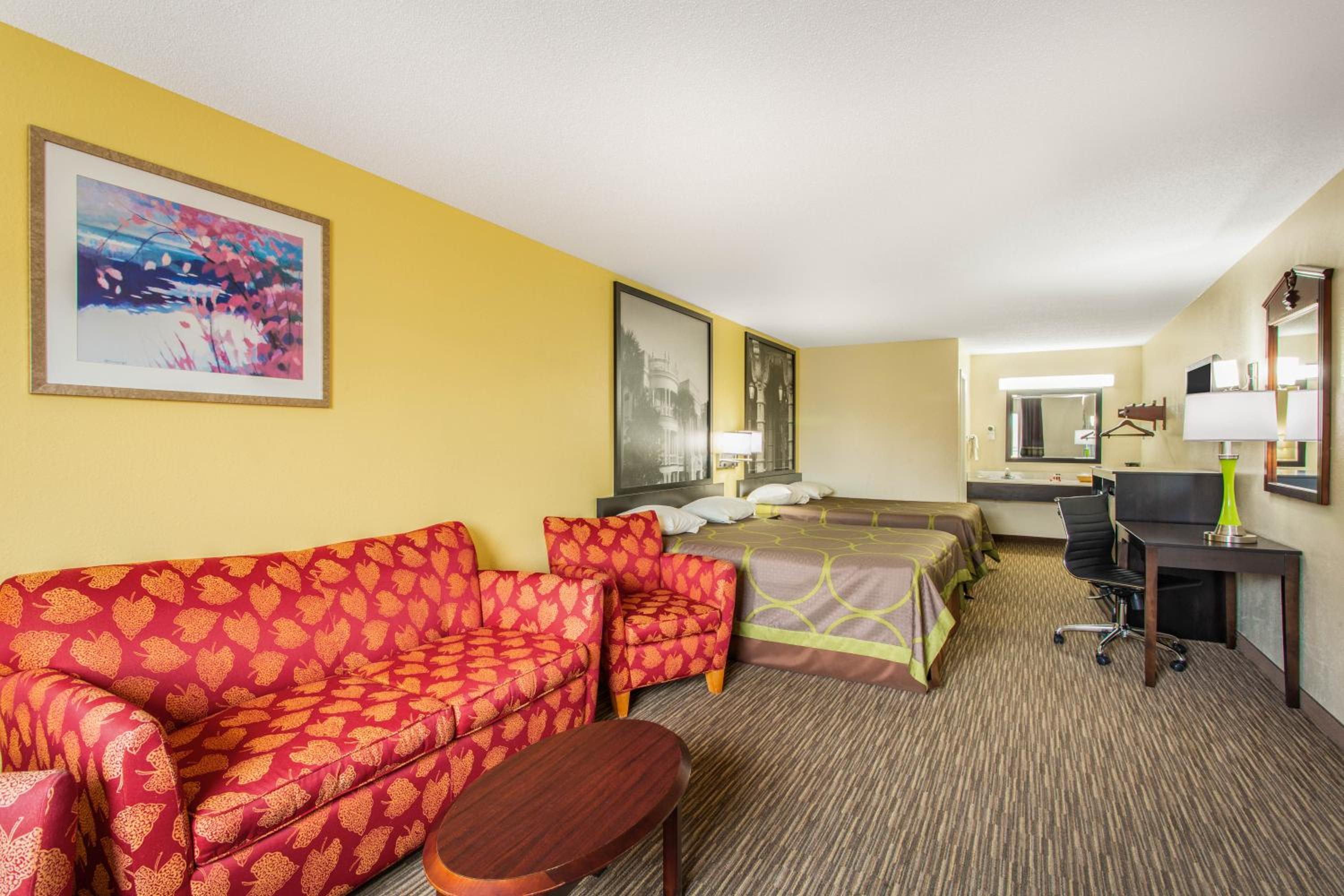 Studio Suite with Two Queen Beds - Non-Smoking - Photo 4