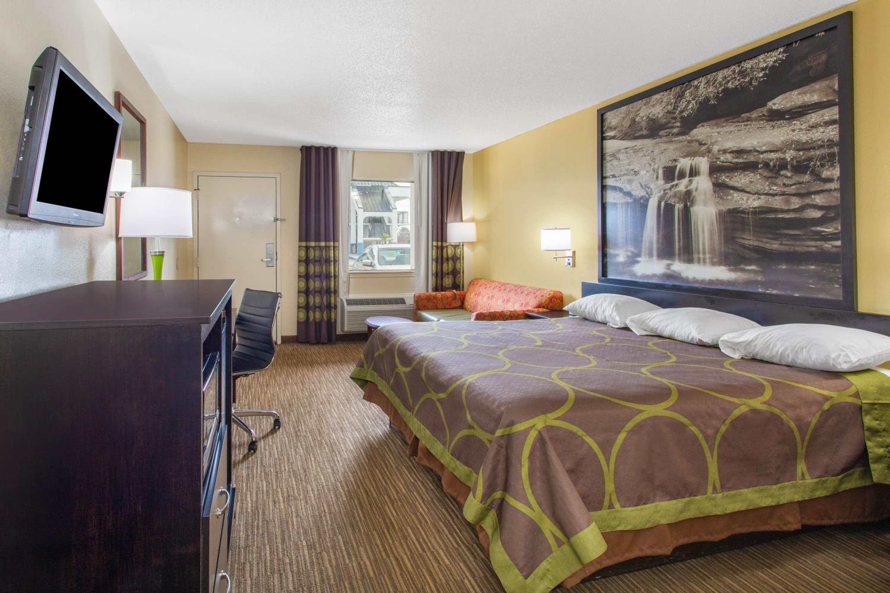 King Room - Non-Smoking - Photo 3
