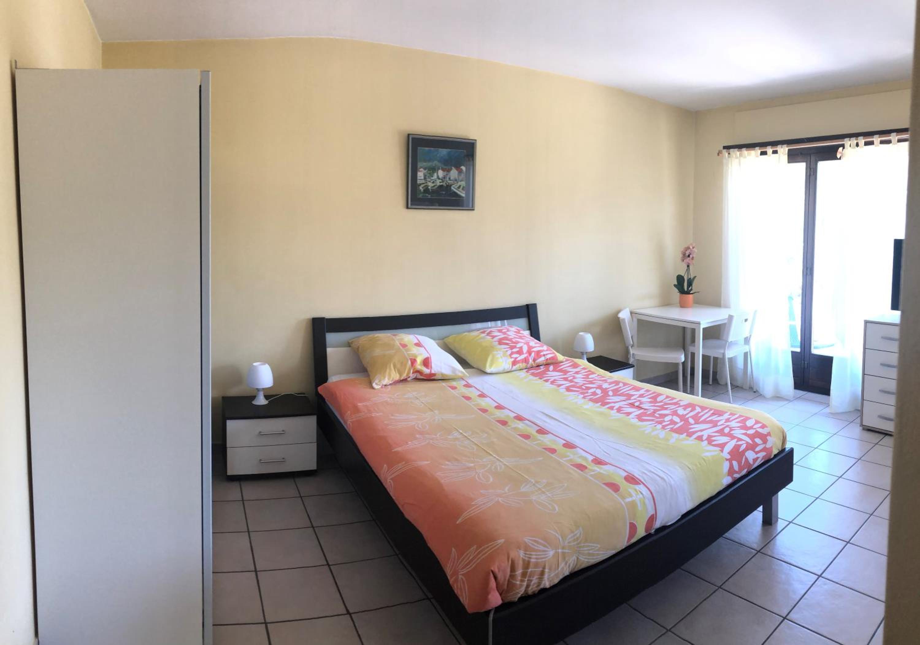 Family Room with Private Bathroom - Photo 12