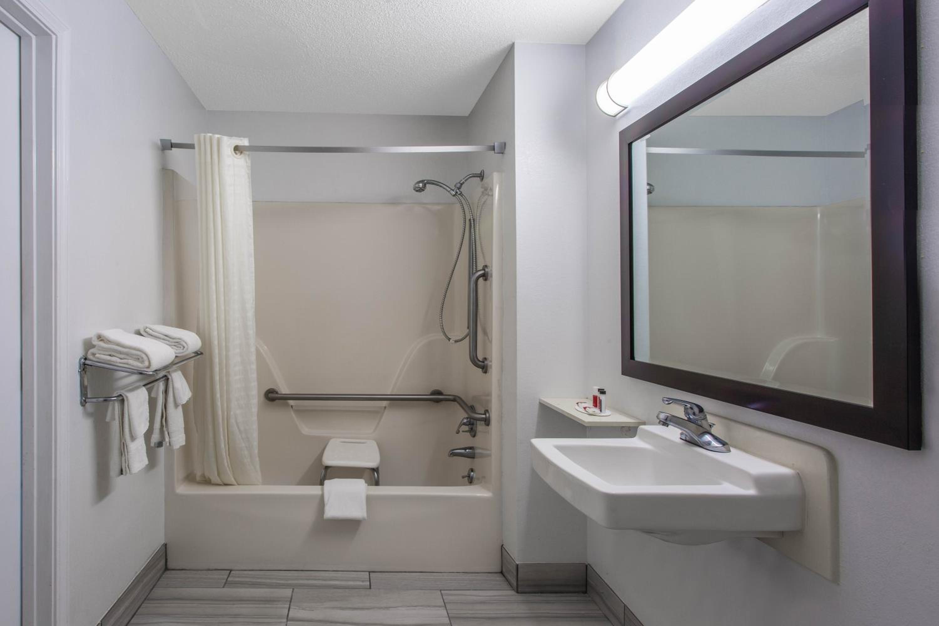 King Room - Mobility Accessible/Non-Smoking - Photo 2